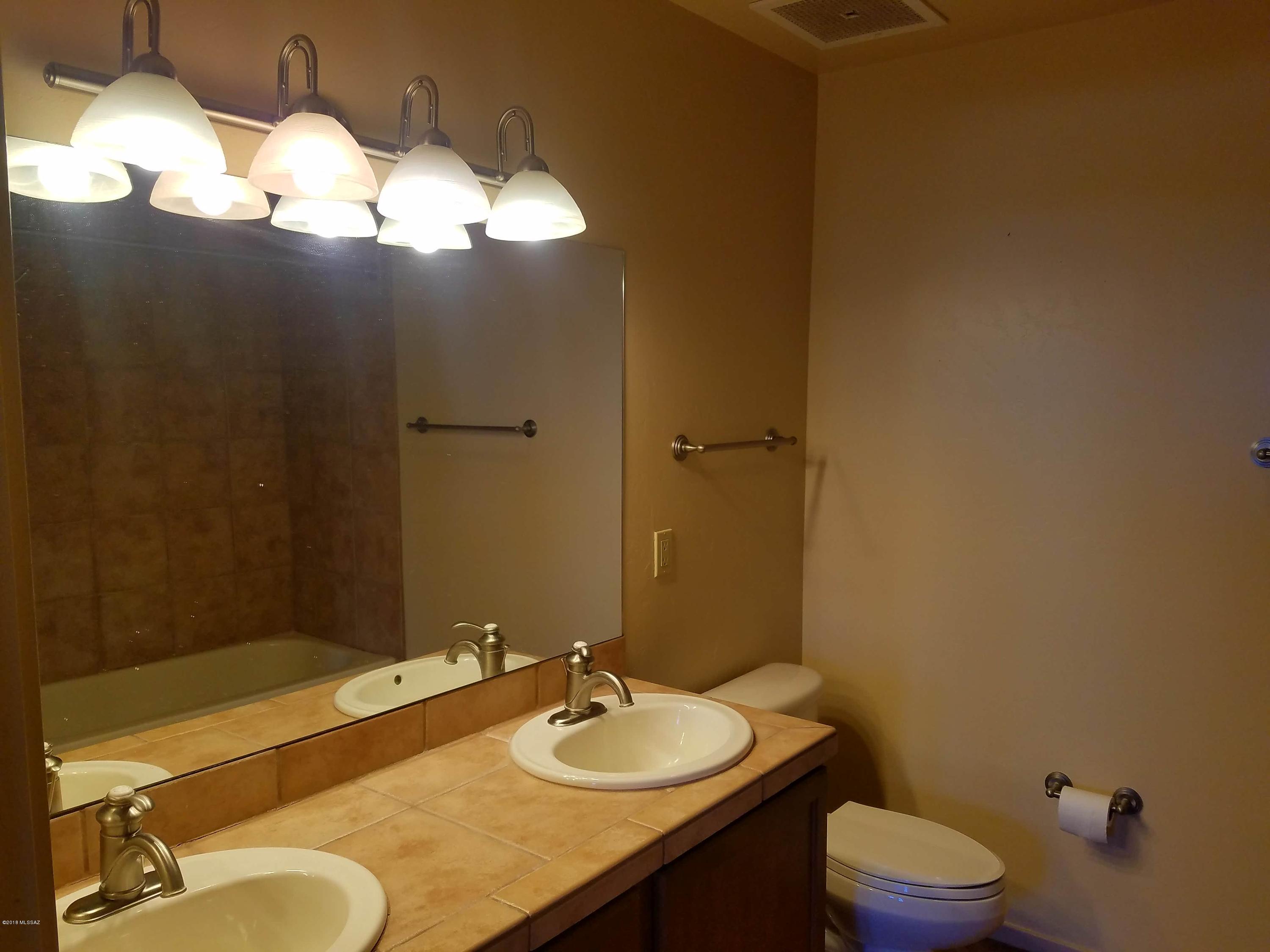 446 N Campbell Avenue Unit: 3202