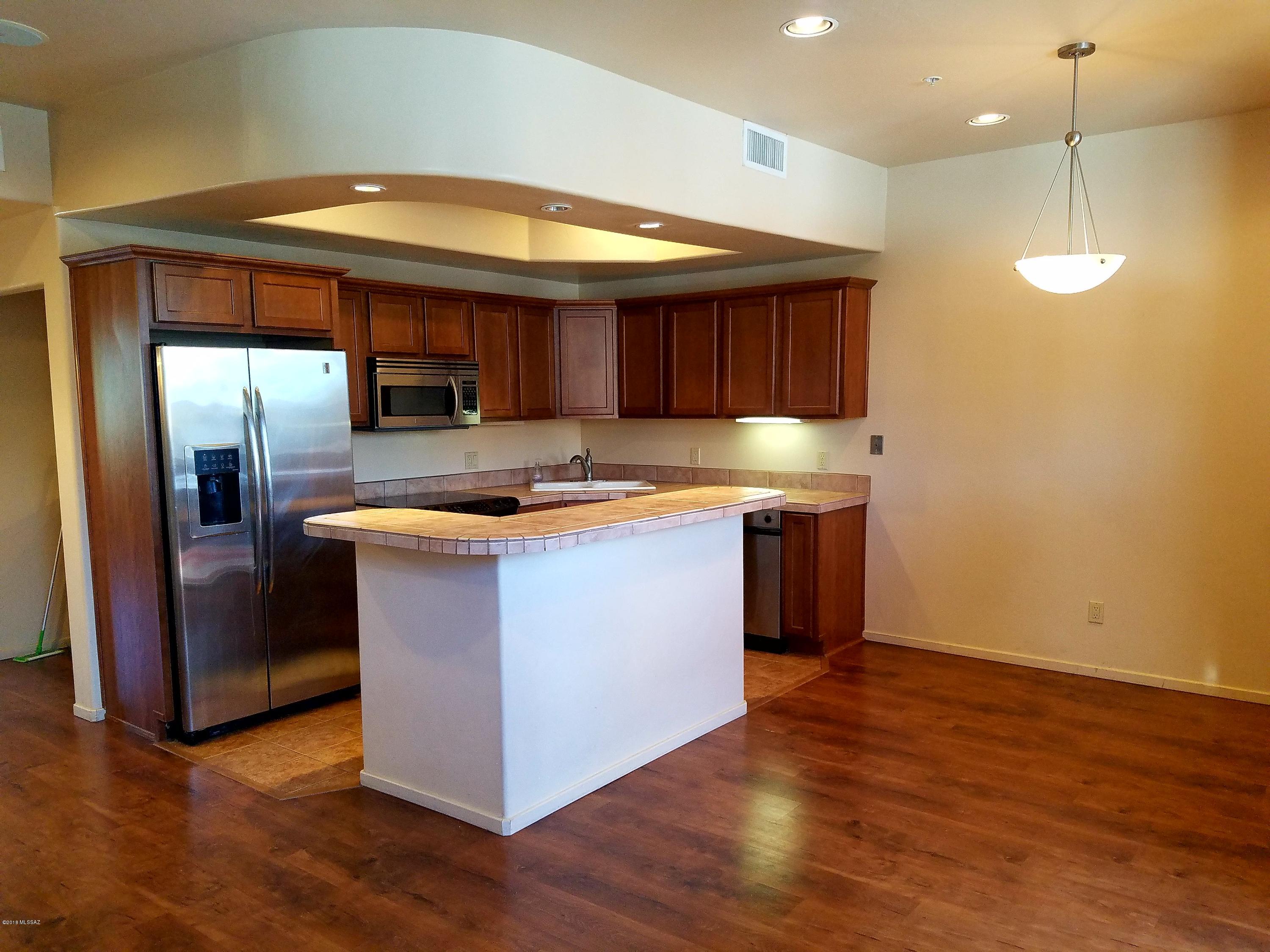 446 N Campbell Avenue Unit: 3202