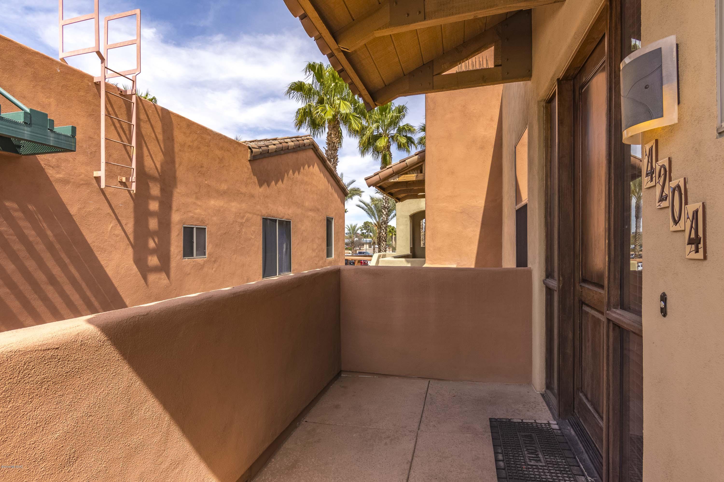 446 N Campbell Avenue Unit: 4204