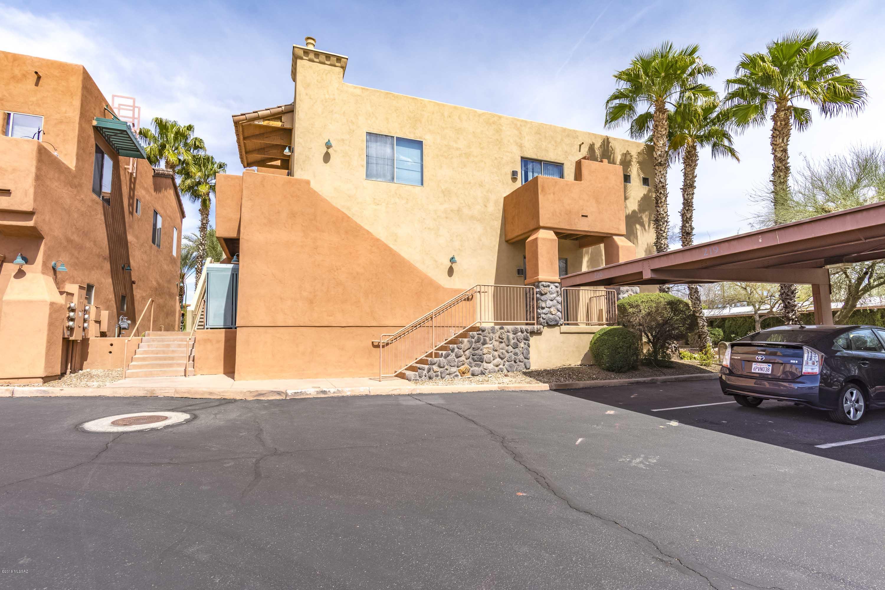 446 N Campbell Avenue Unit: 4204