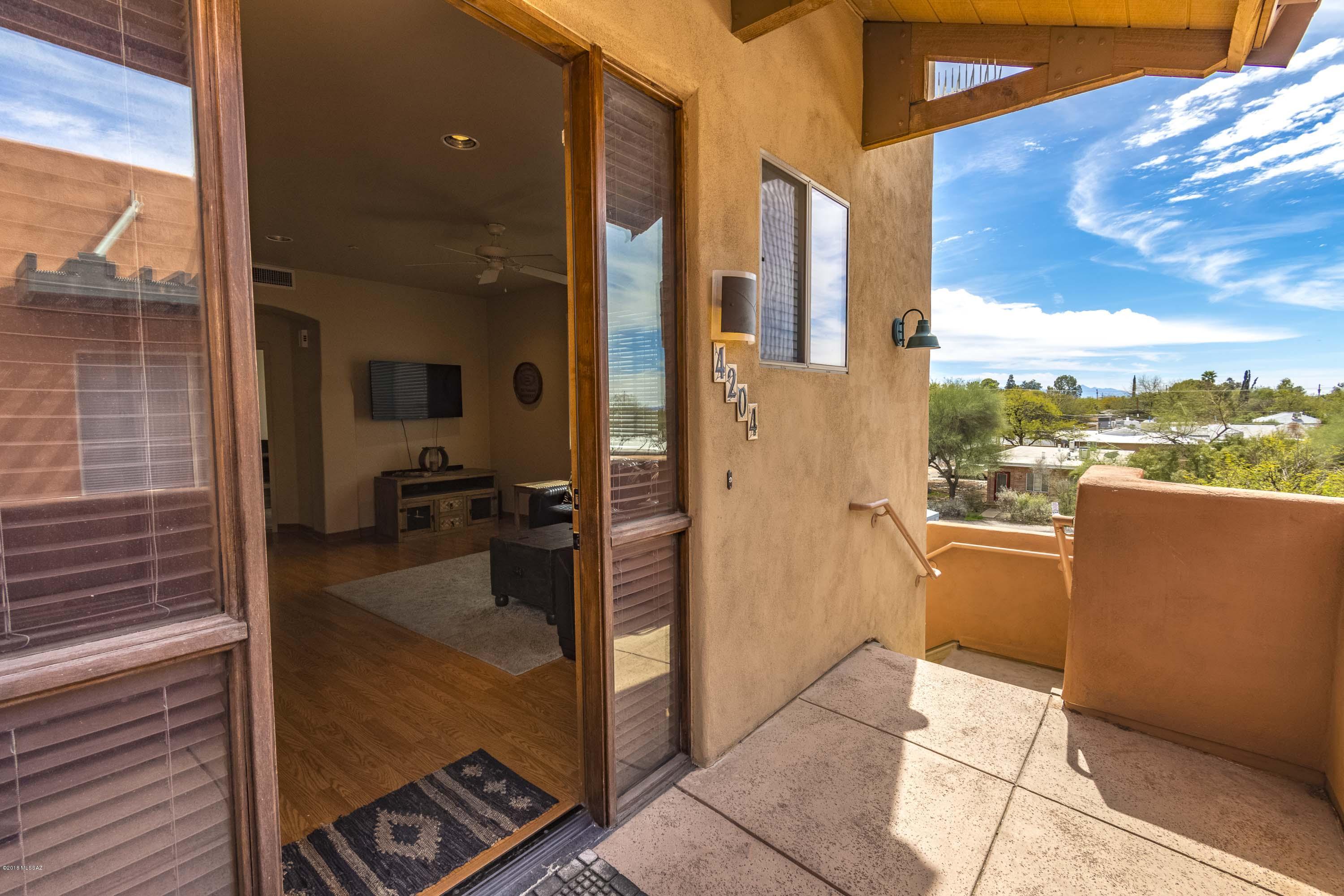 446 N Campbell Avenue Unit: 4204