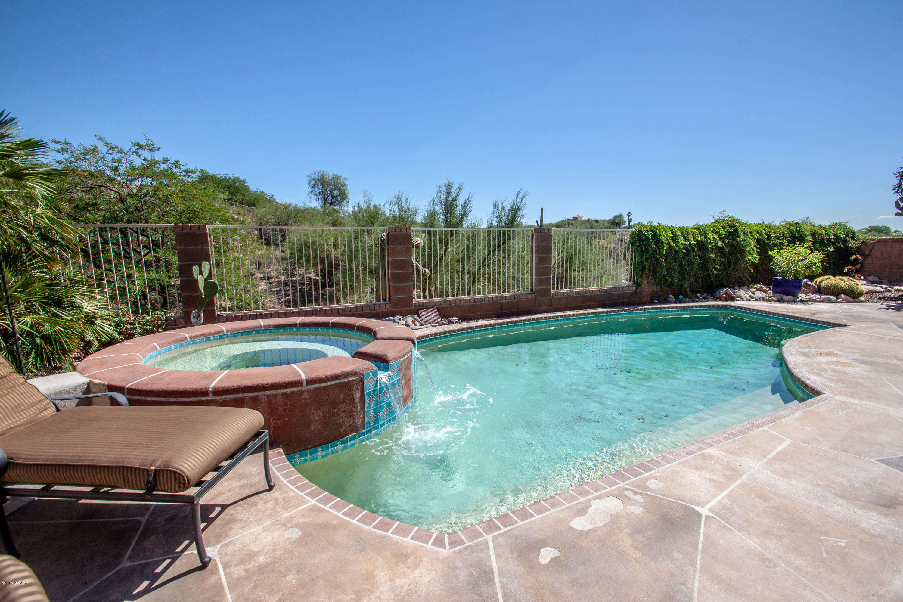 5446 N Highpoint Court