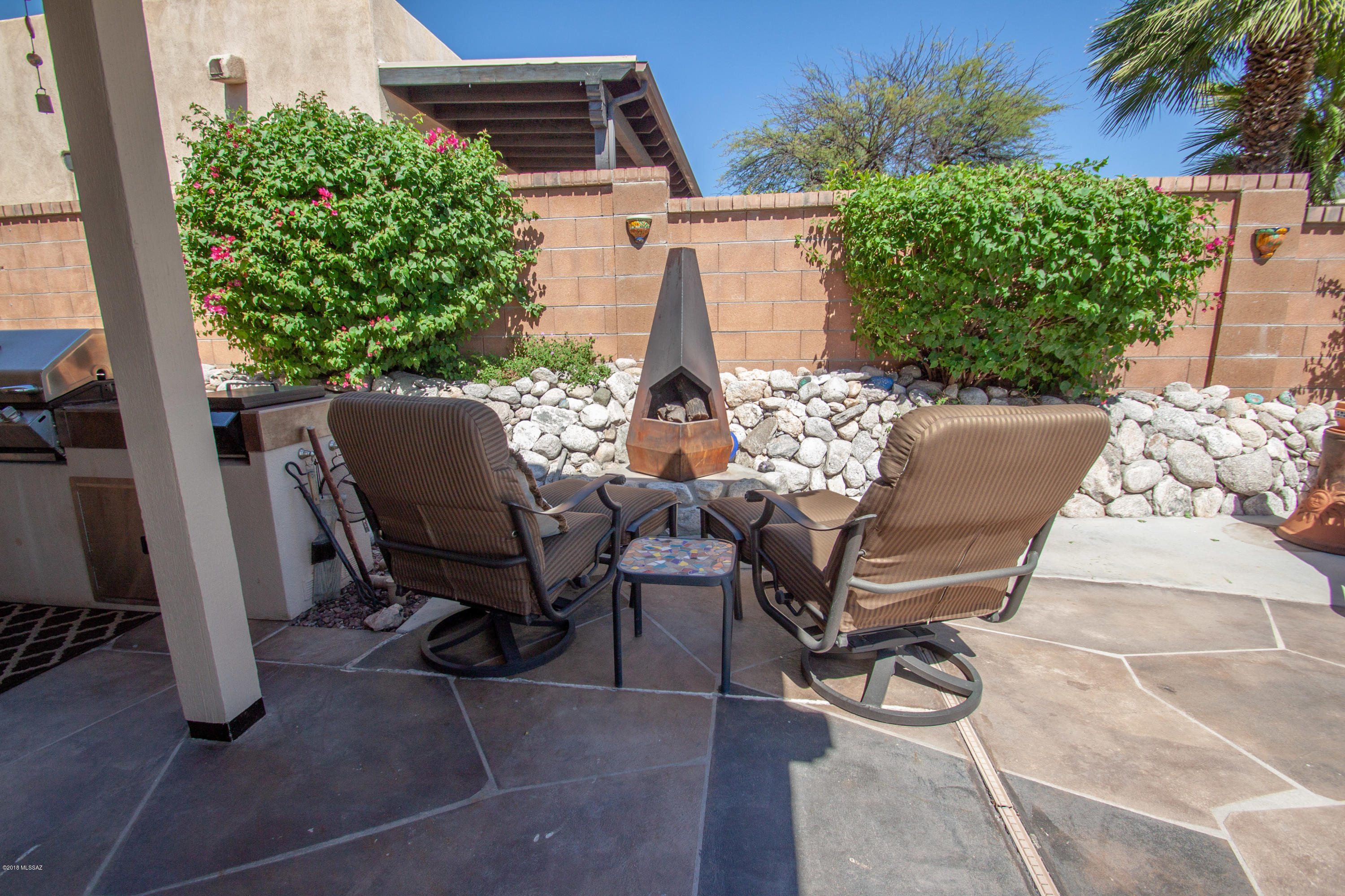 5446 N Highpoint Court