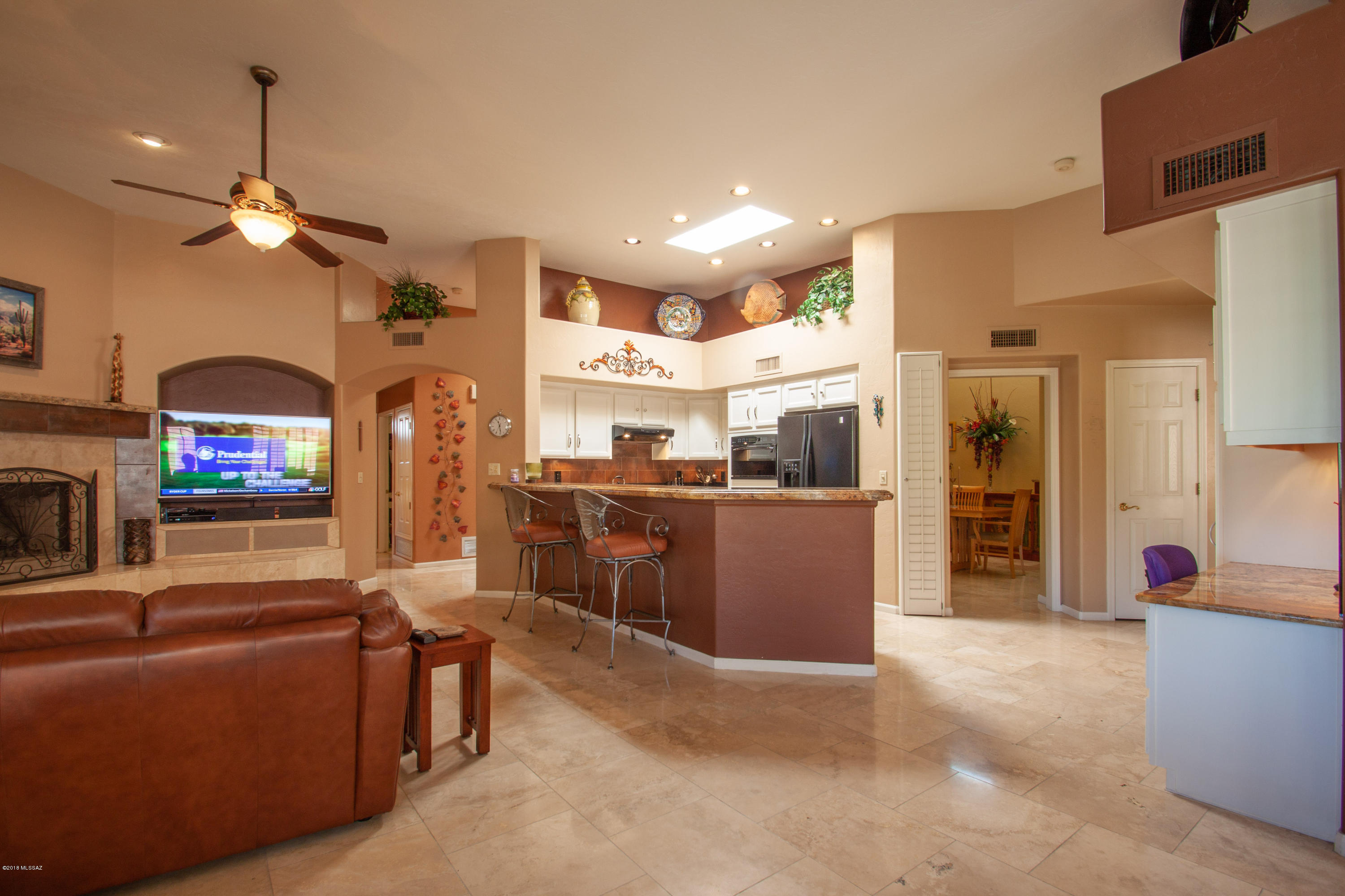 5446 N Highpoint Court