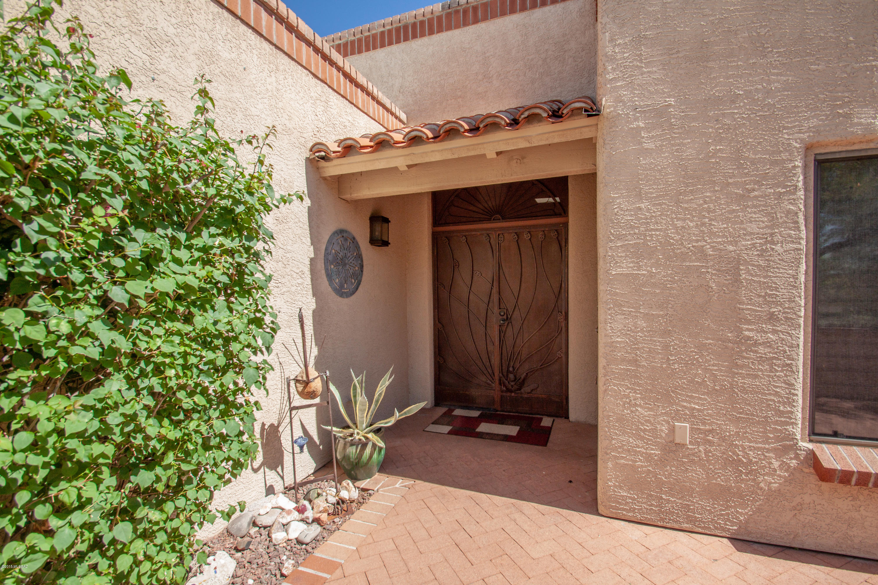 5446 N Highpoint Court