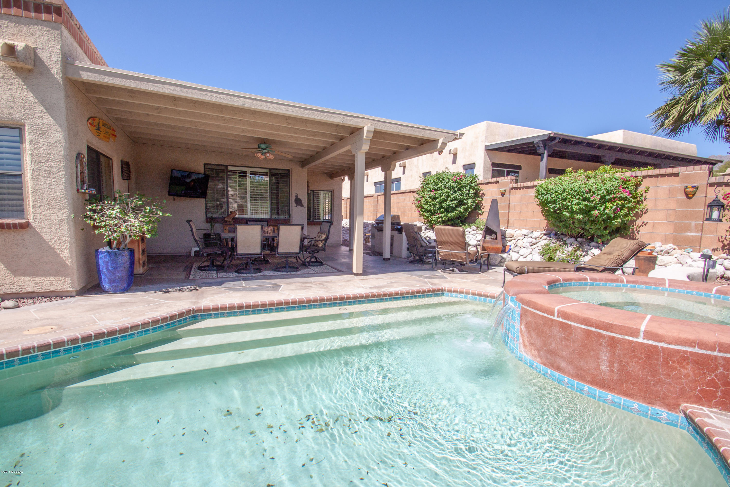 5446 N Highpoint Court