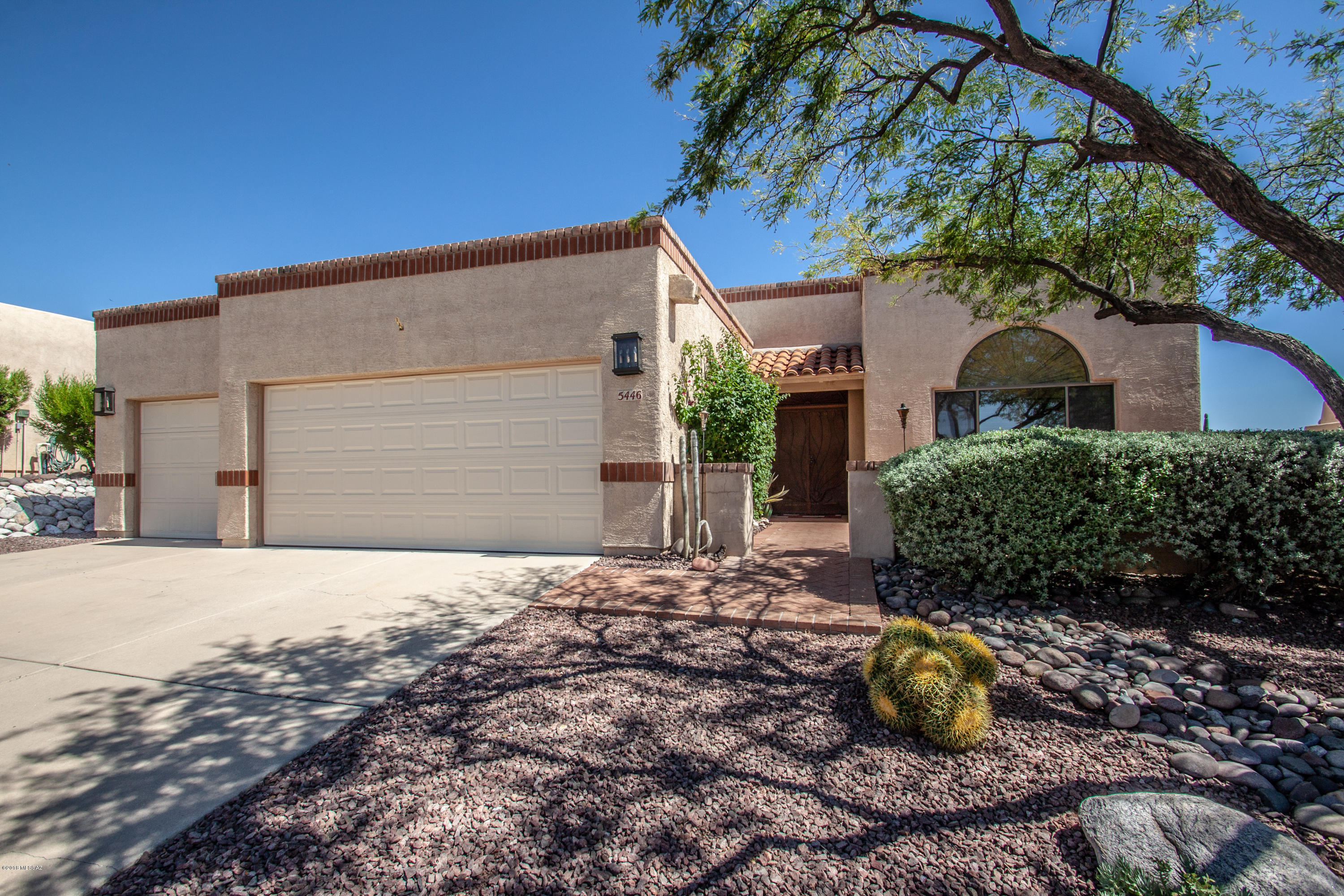 5446 N Highpoint Court