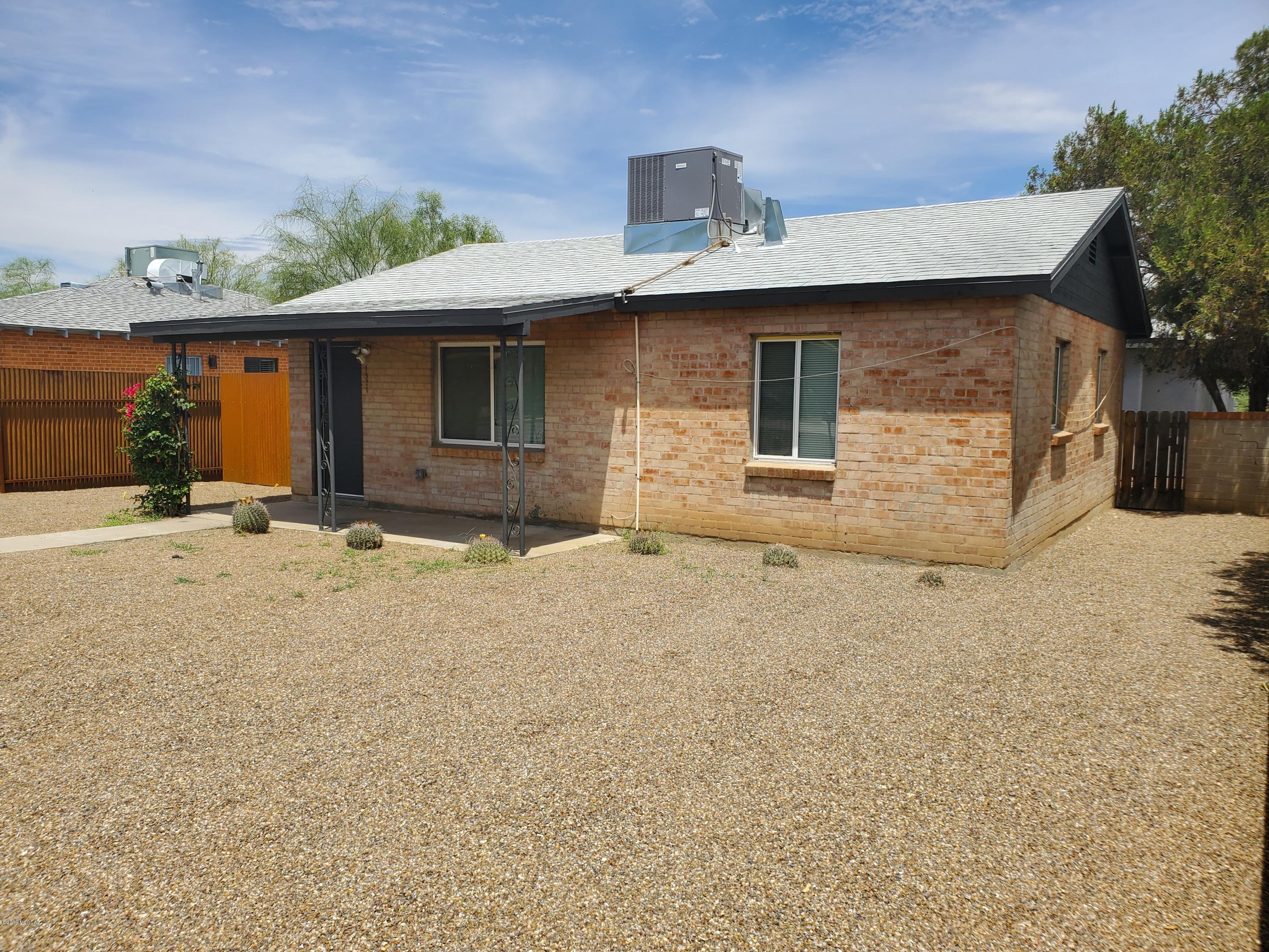 1321 E Lee Street