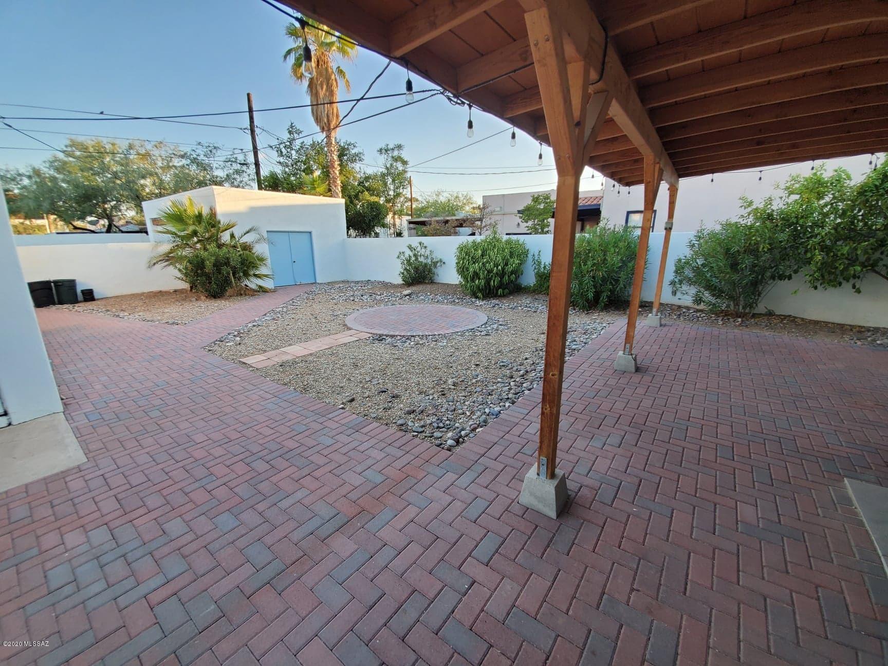 2316 E 4th Street