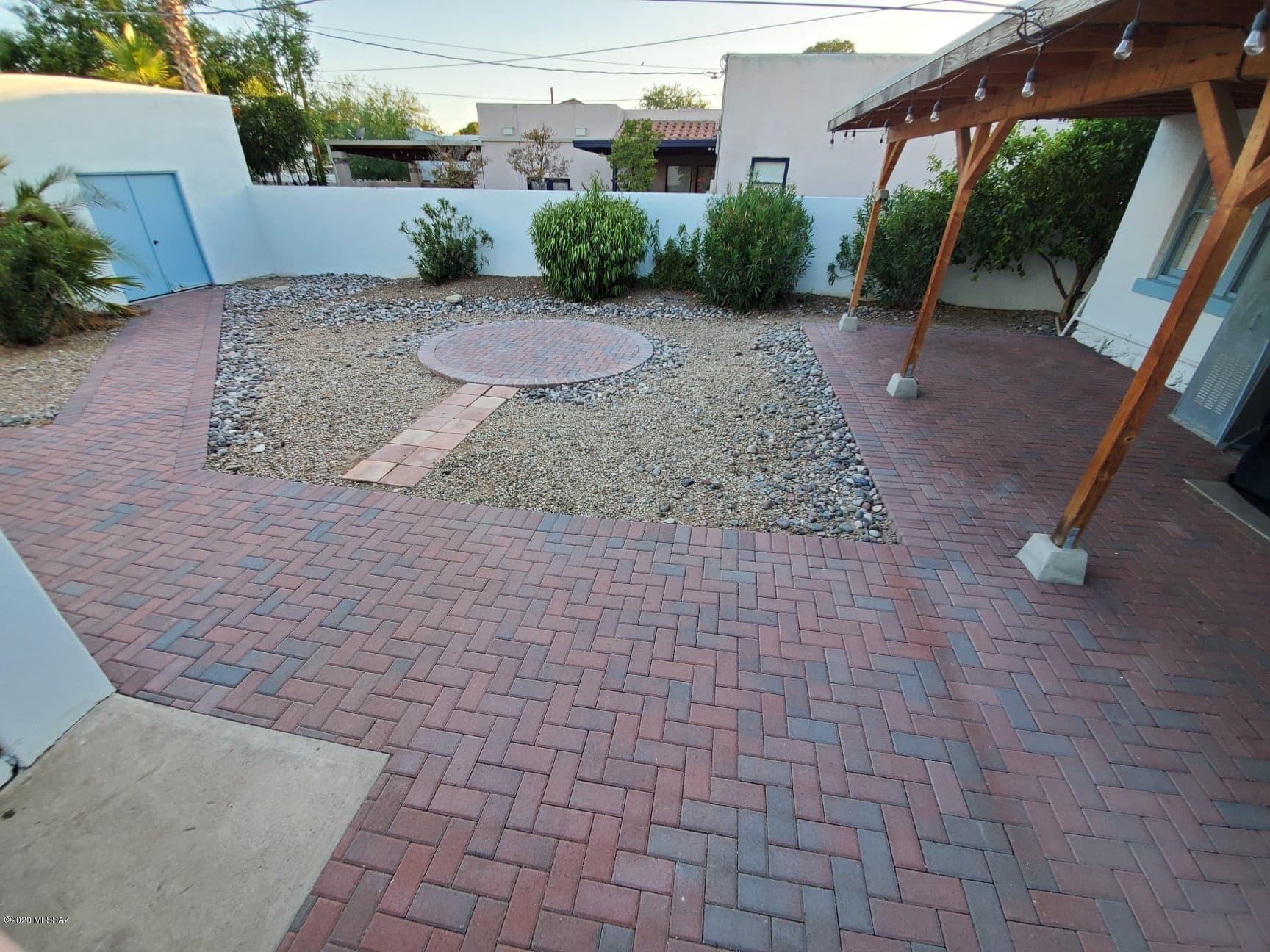 2316 E 4th Street
