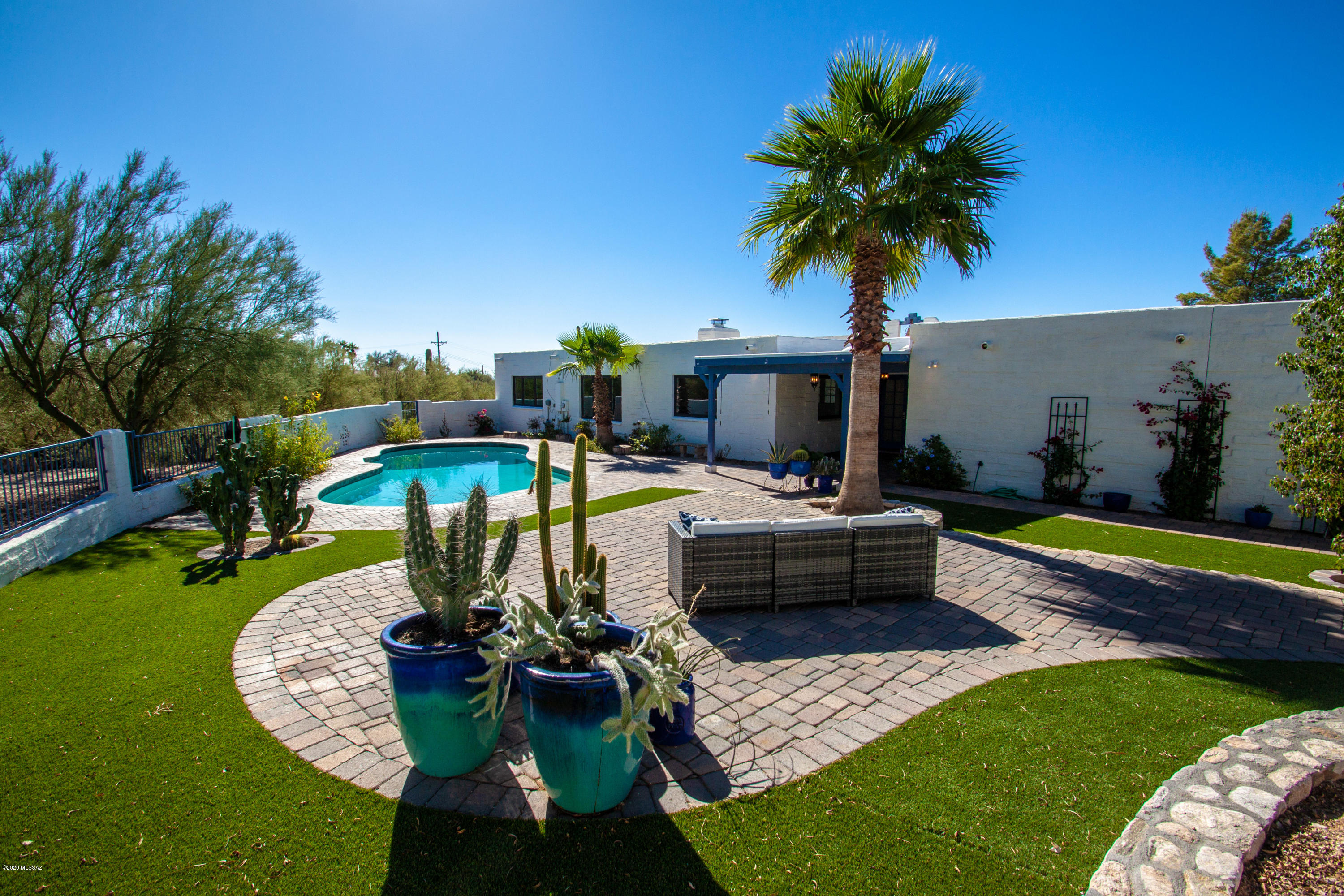 5862 N Camino Miraval
