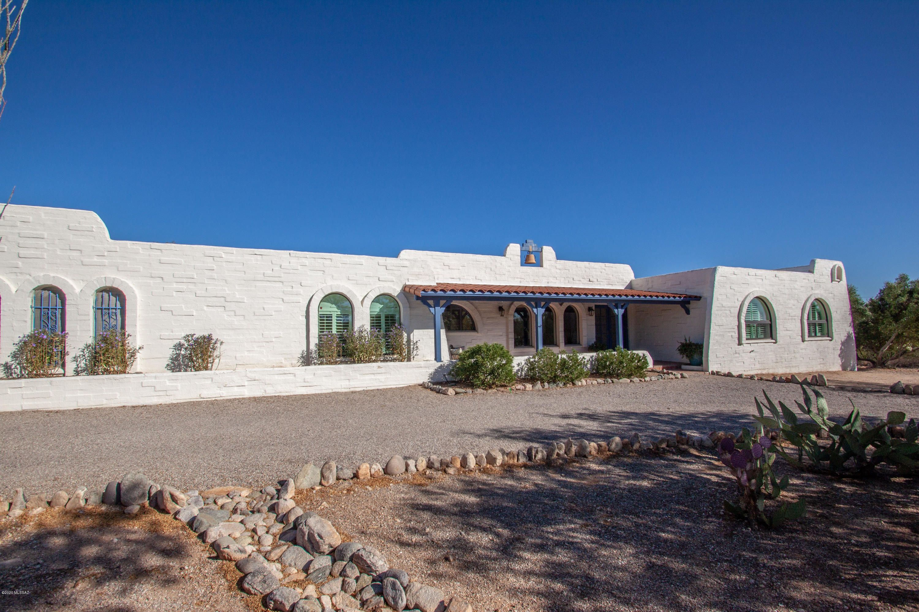 5862 N Camino Miraval