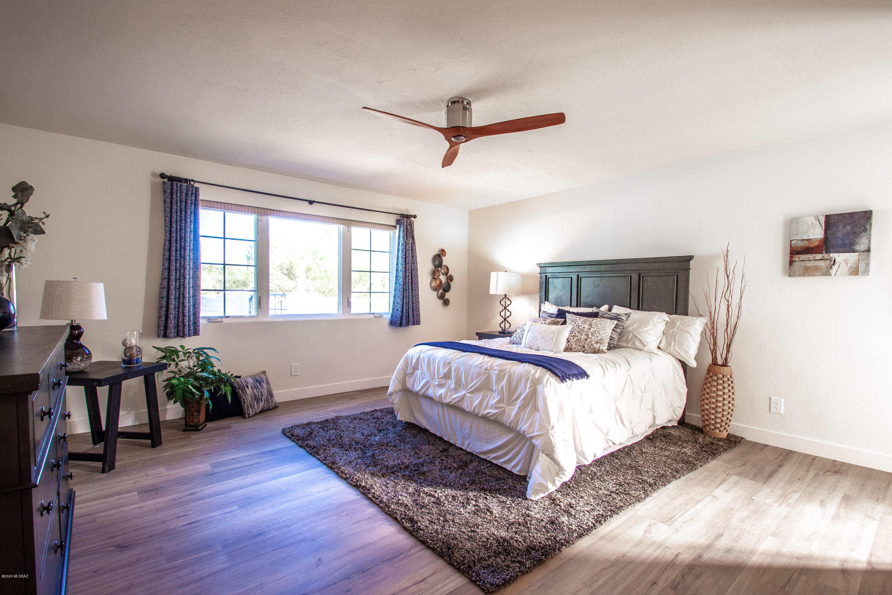 5862 N Camino Miraval