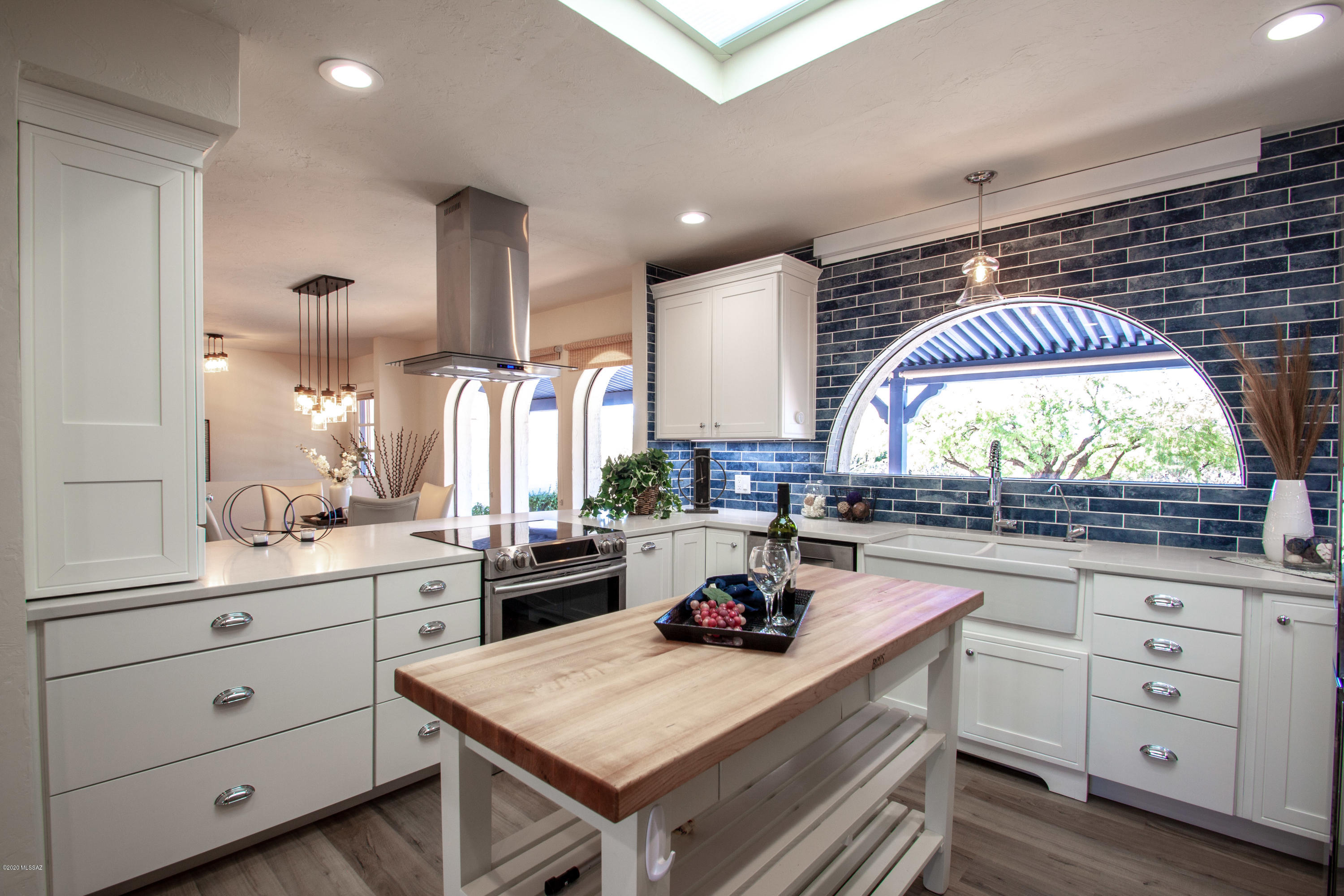 5862 N Camino Miraval