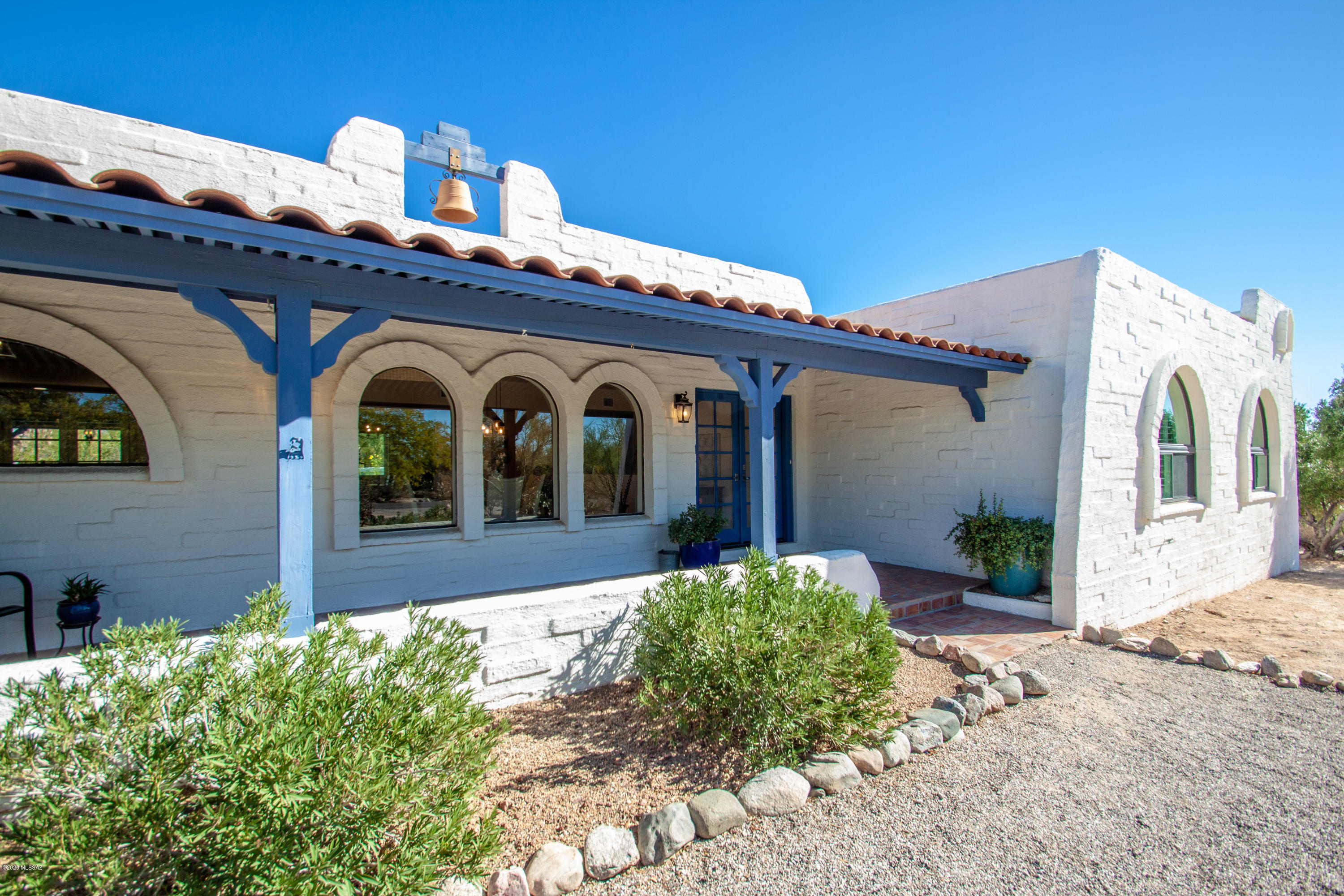 5862 N Camino Miraval