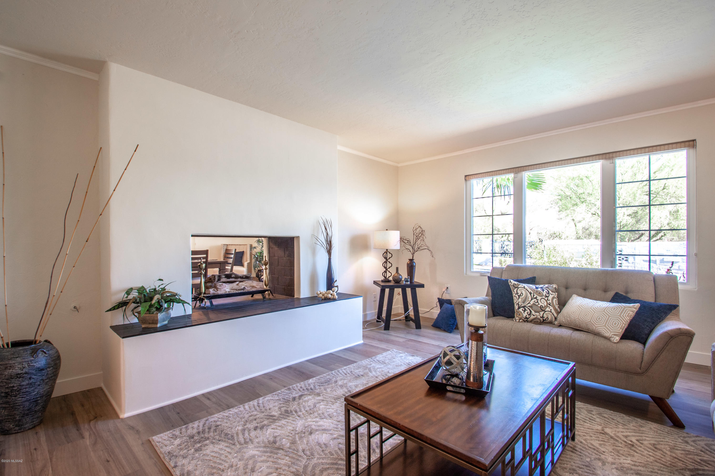 5862 N Camino Miraval