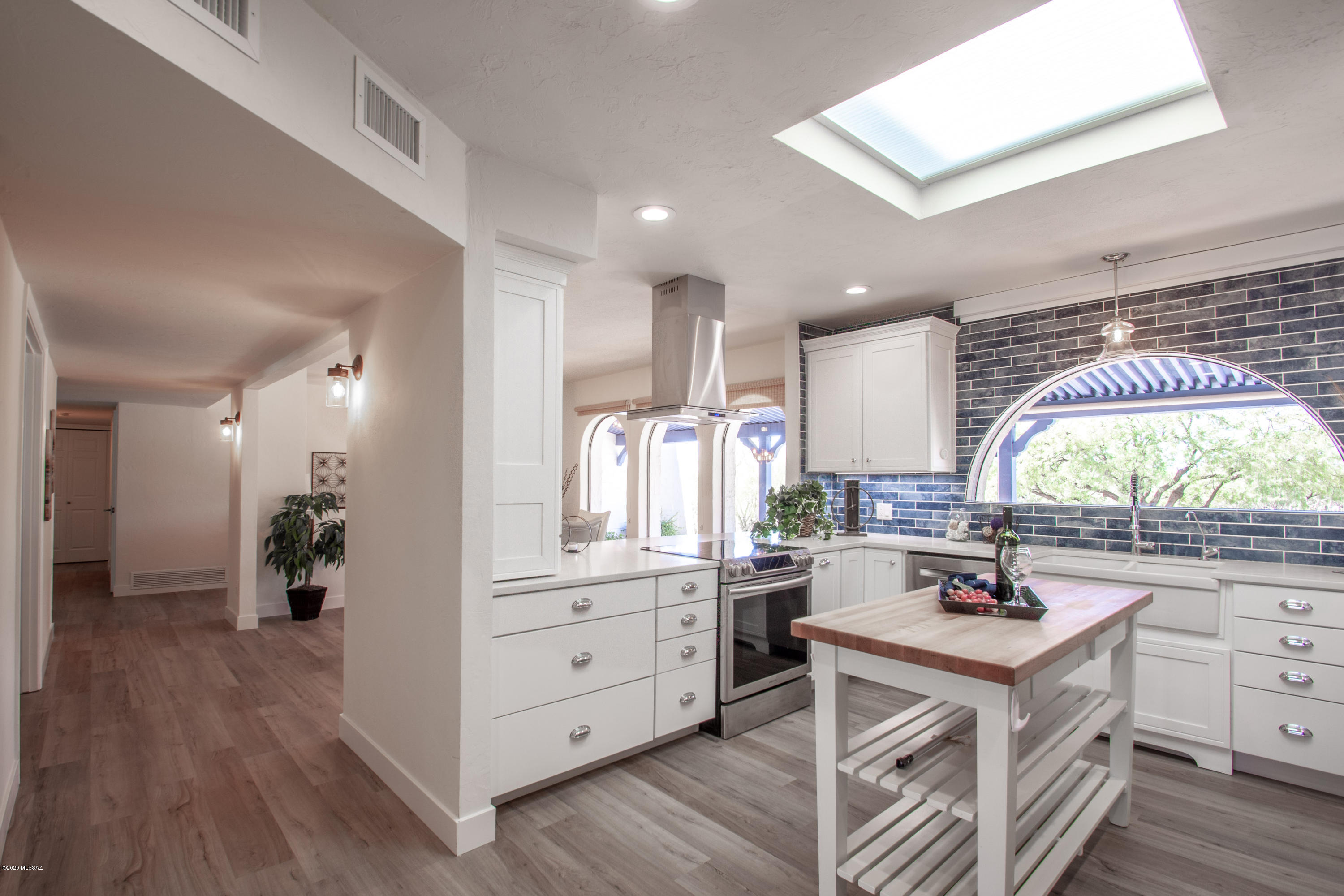 5862 N Camino Miraval