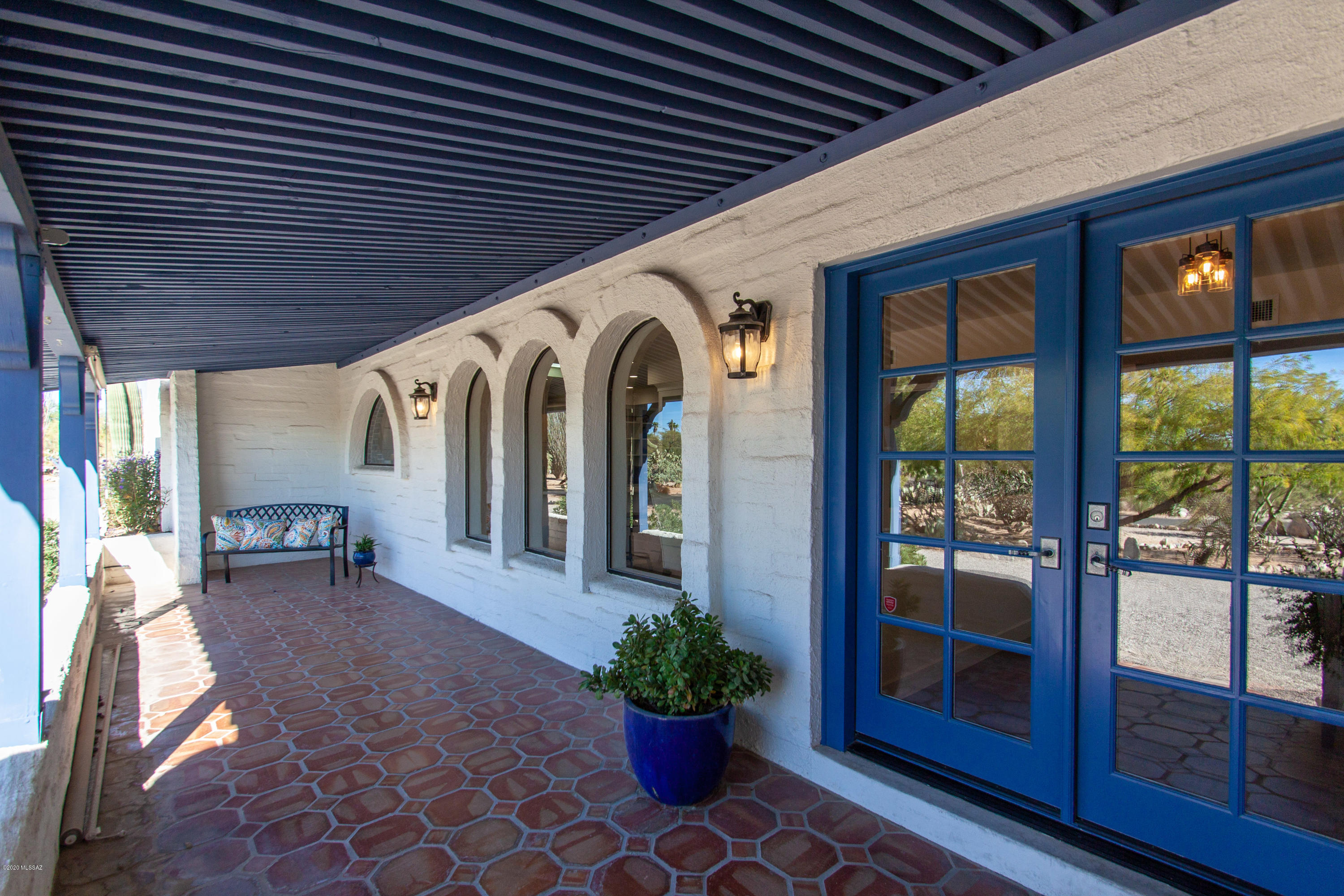 5862 N Camino Miraval
