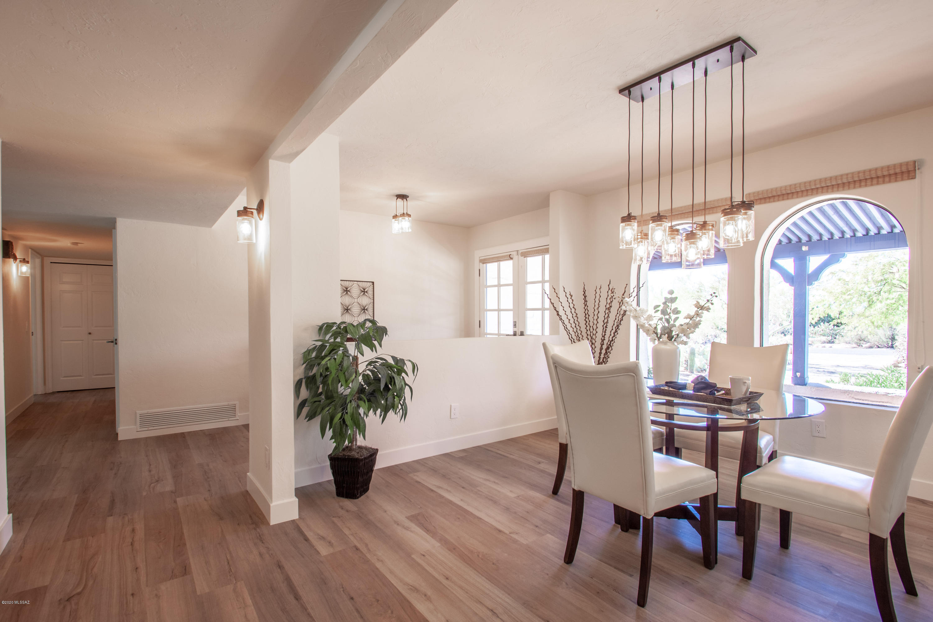 5862 N Camino Miraval