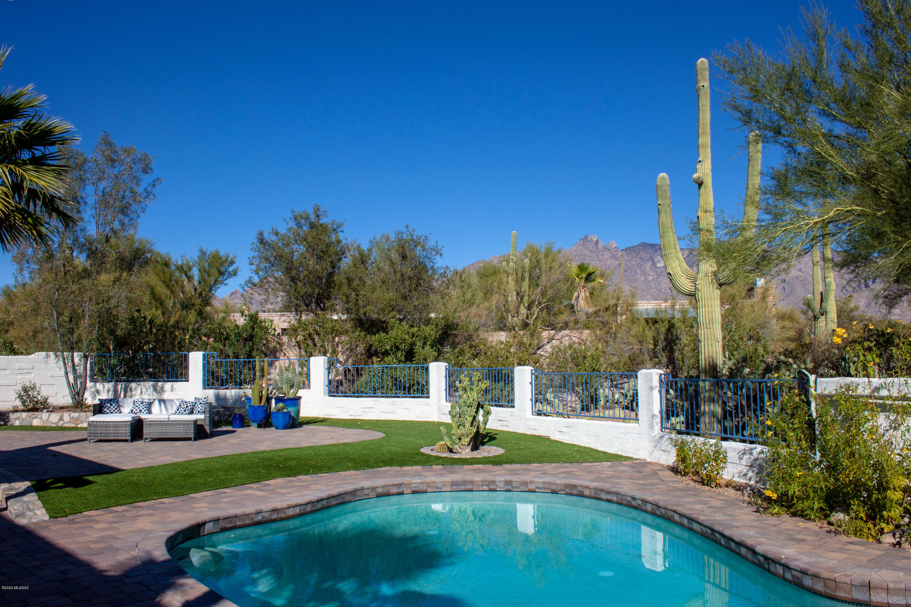 5862 N Camino Miraval