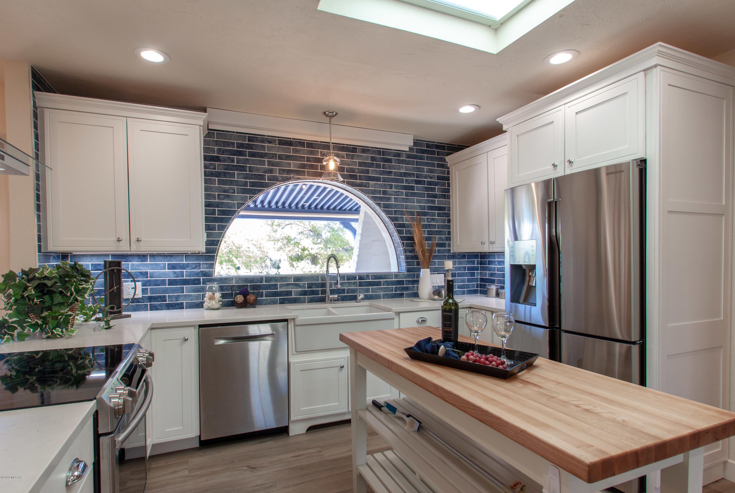 5862 N Camino Miraval