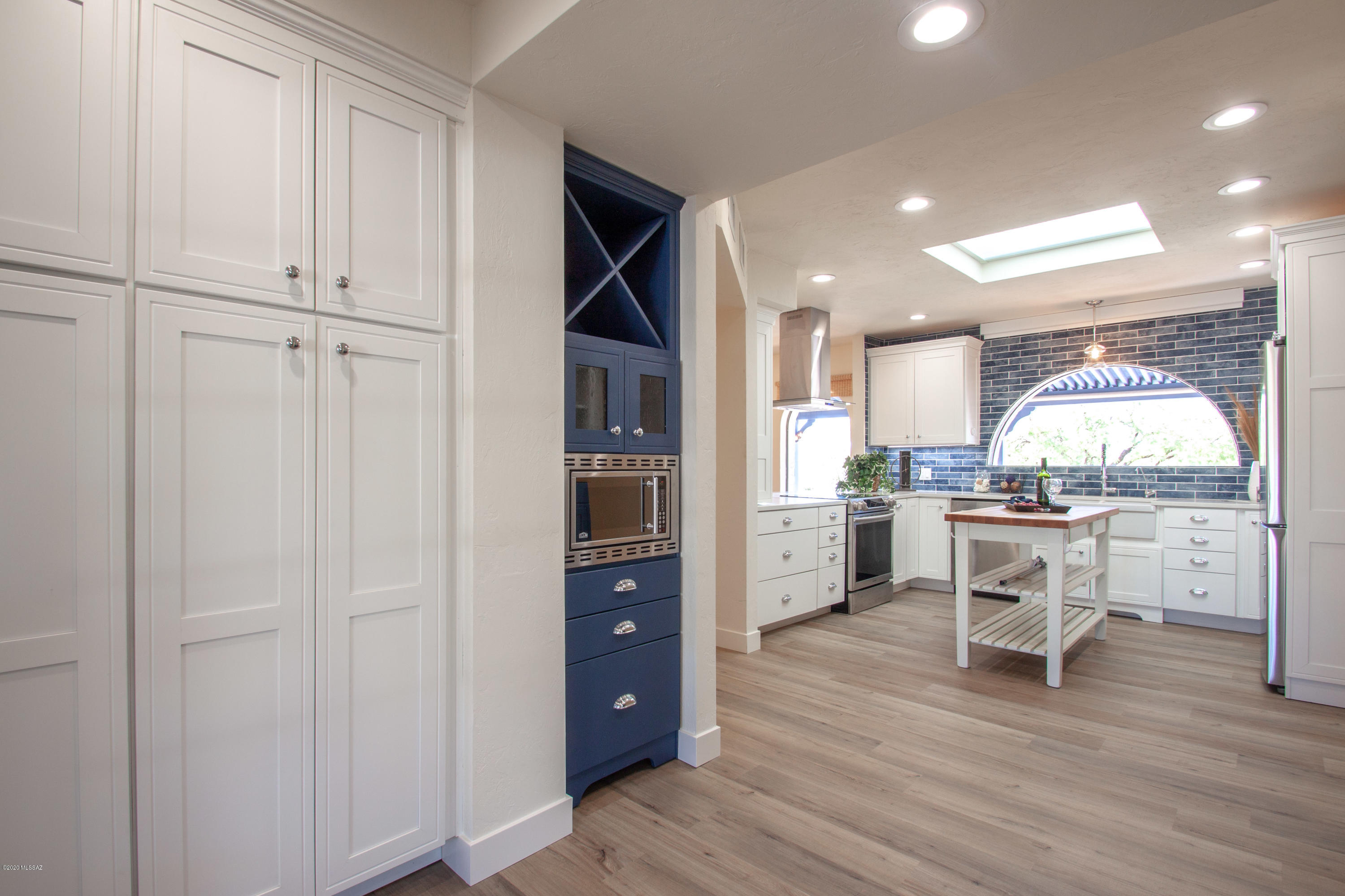 5862 N Camino Miraval