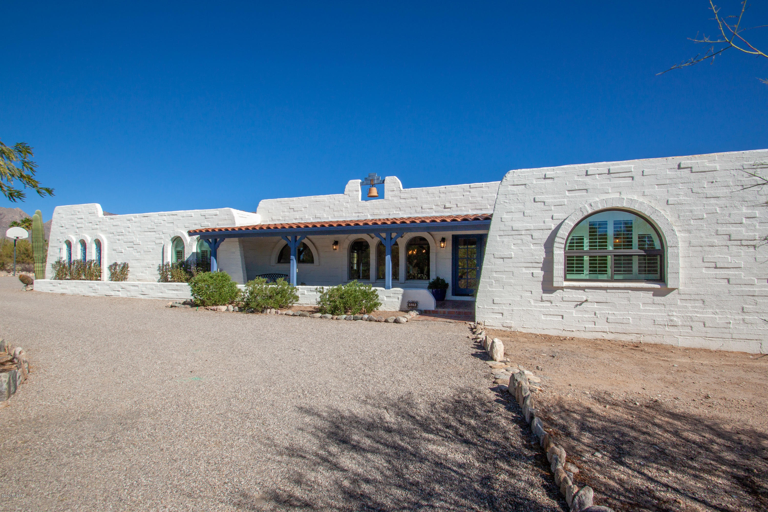 5862 N Camino Miraval