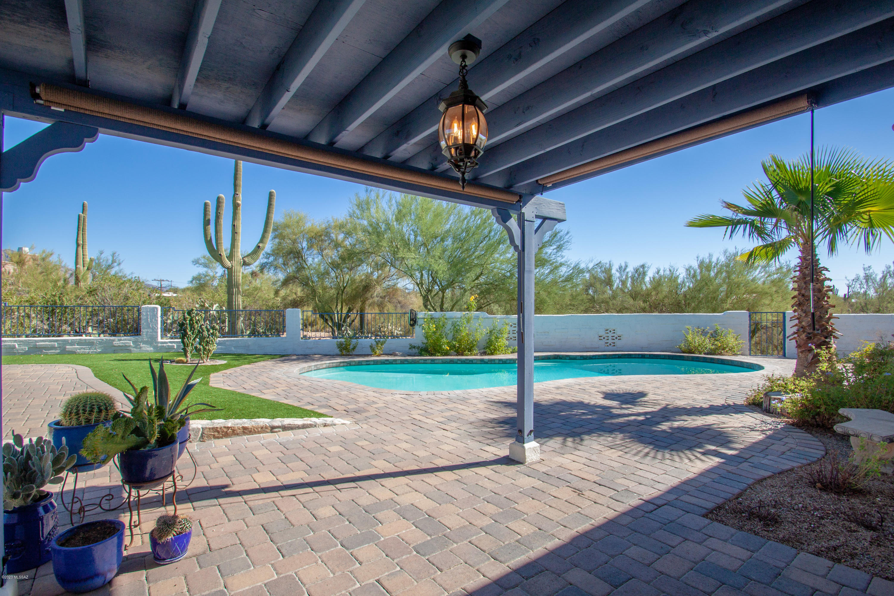 5862 N Camino Miraval