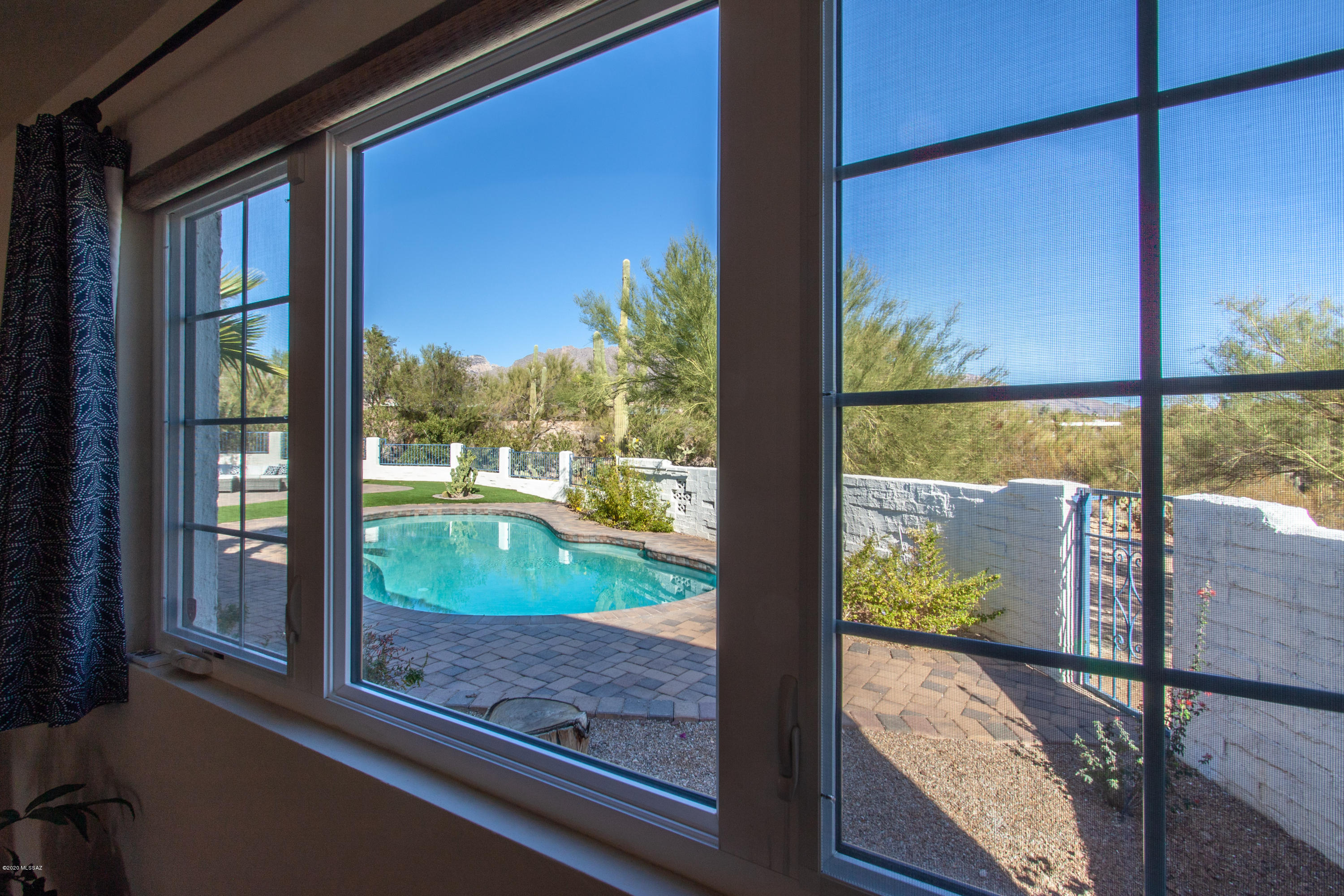 5862 N Camino Miraval