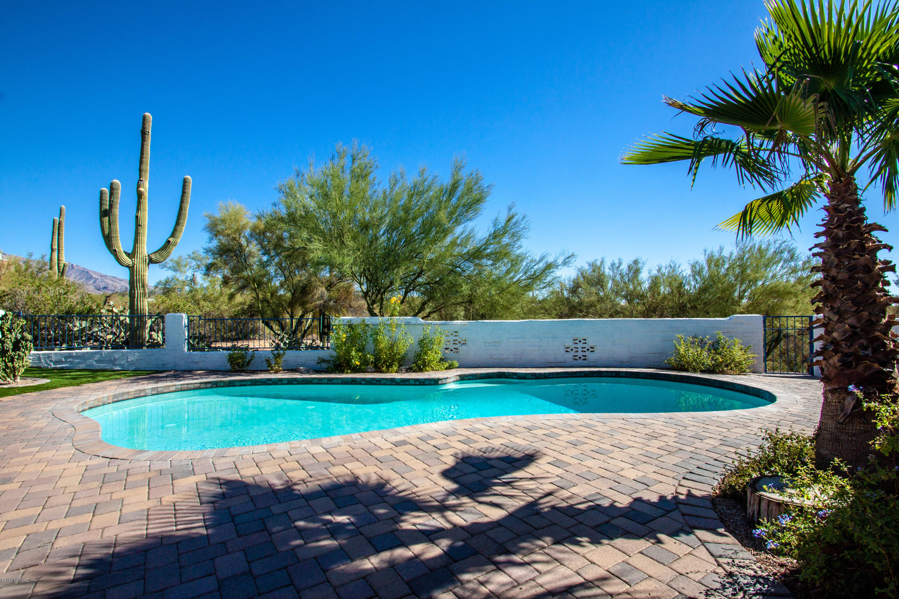 5862 N Camino Miraval