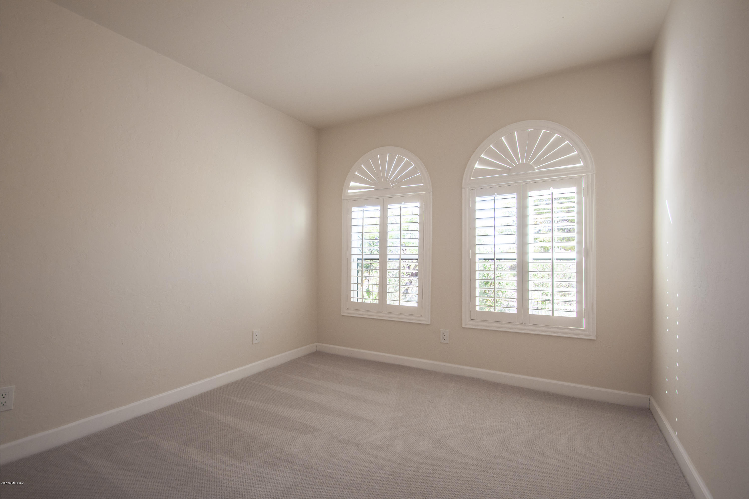 5862 N Camino Miraval