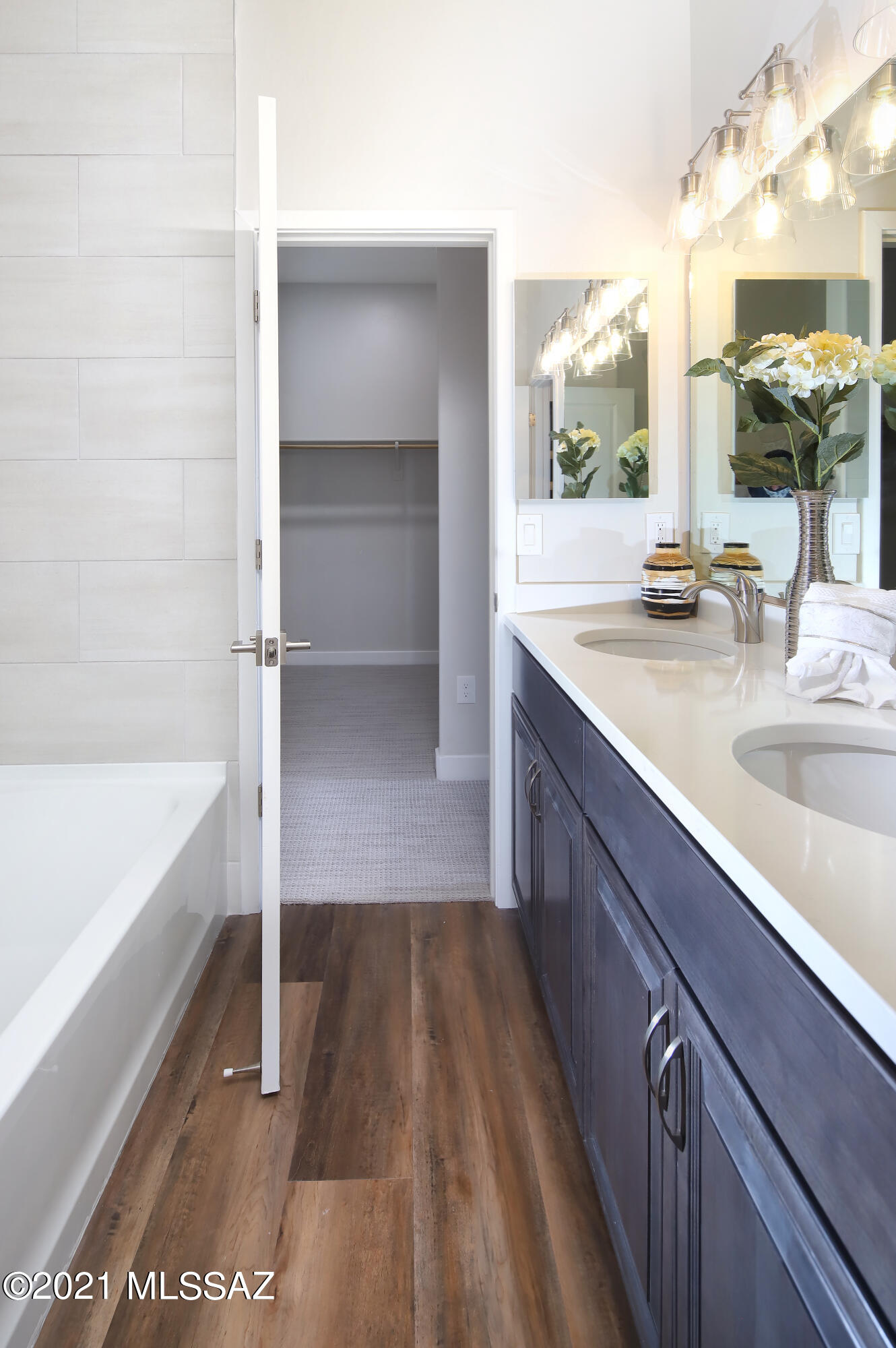 2036 E River Road Unit: 101