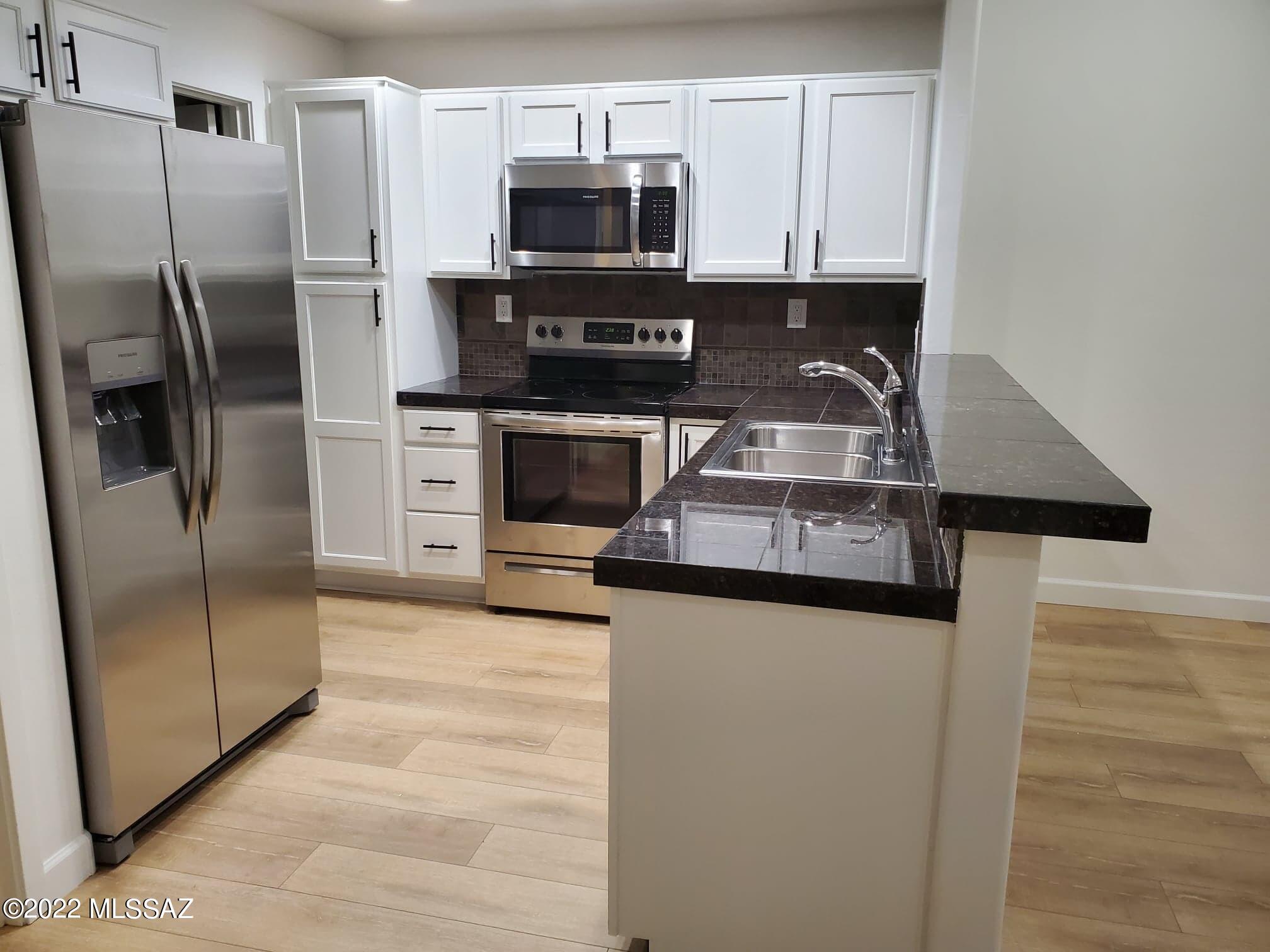 2016 E River Road Unit: 104