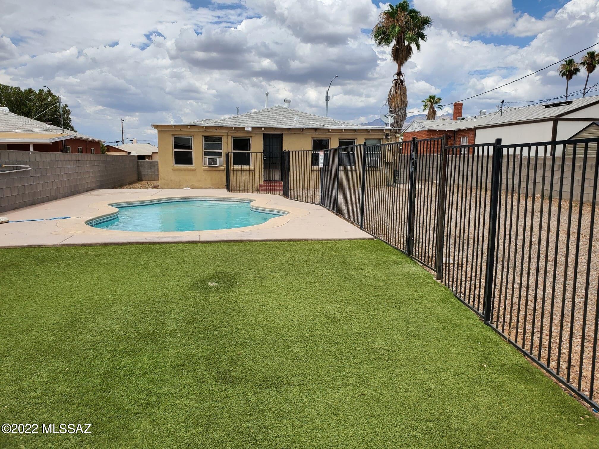 1706 E Grant Road