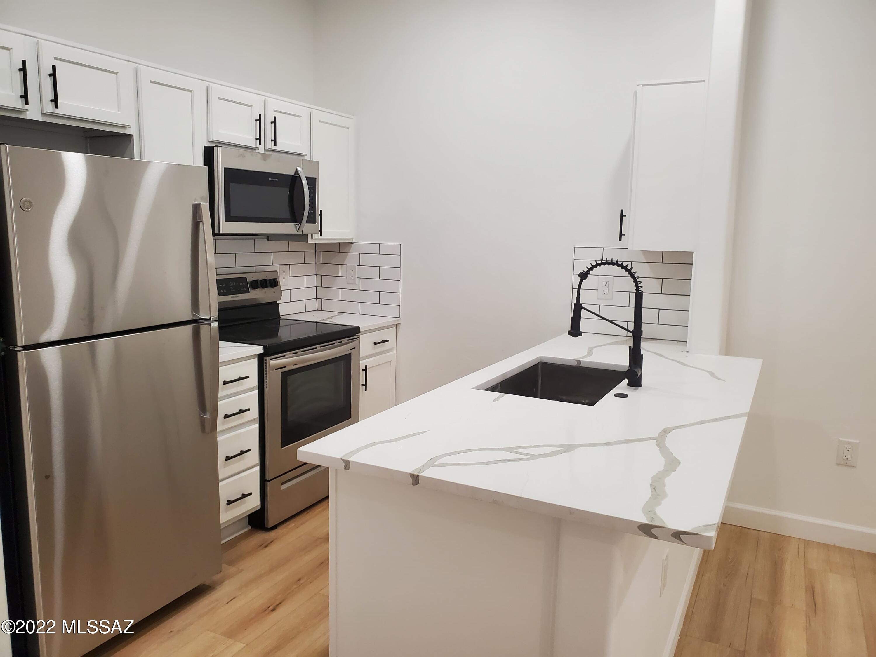 2018 E River Road Unit: 101