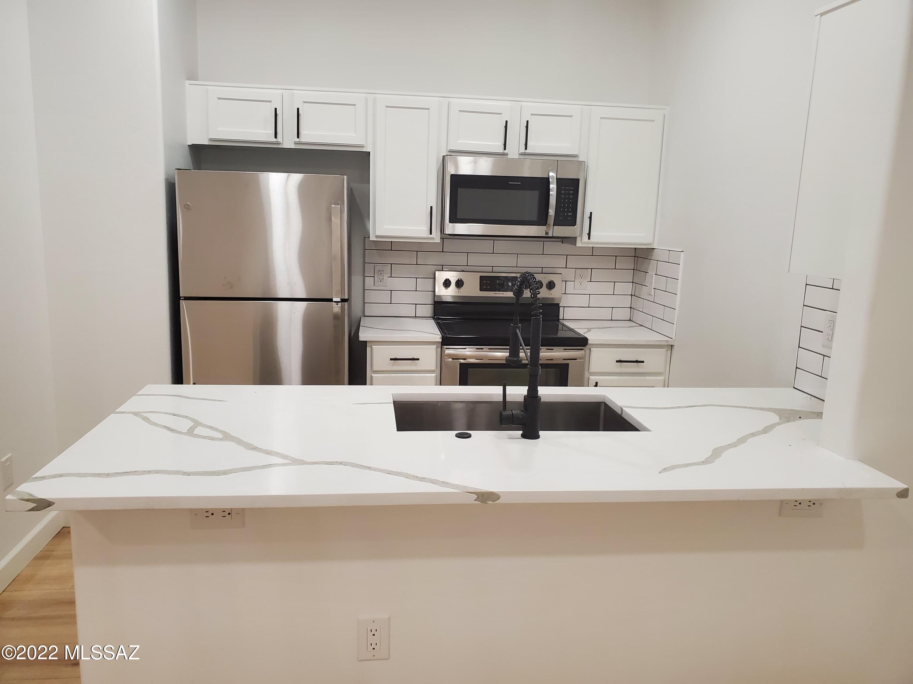 2018 E River Road Unit: 101
