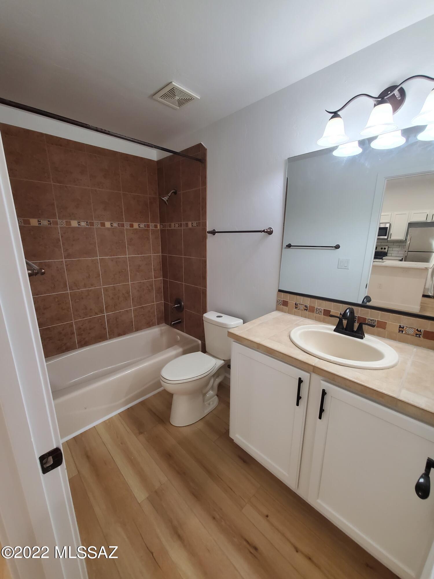 2018 E River Road Unit: 101