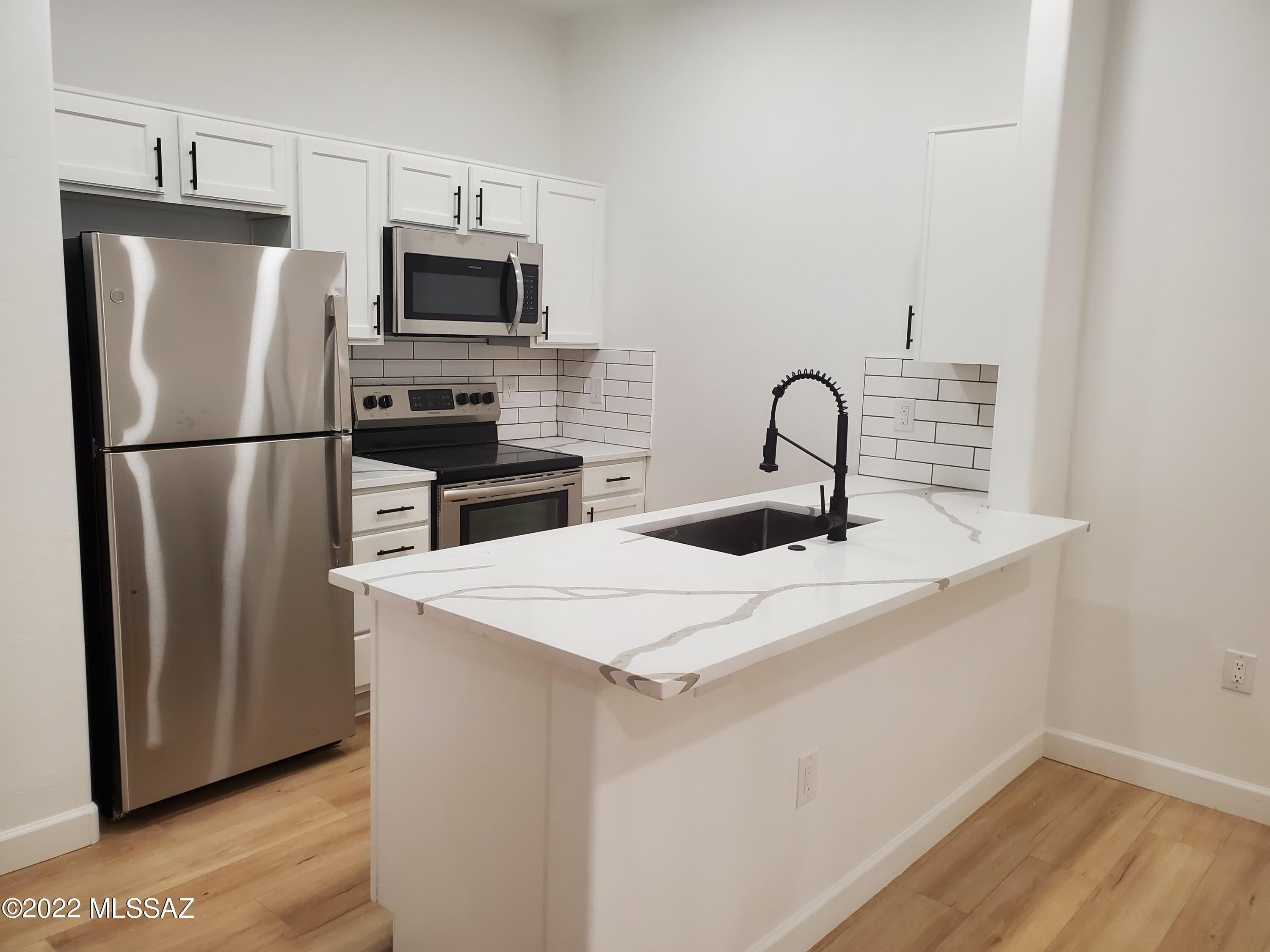 2018 E River Road Unit: 101