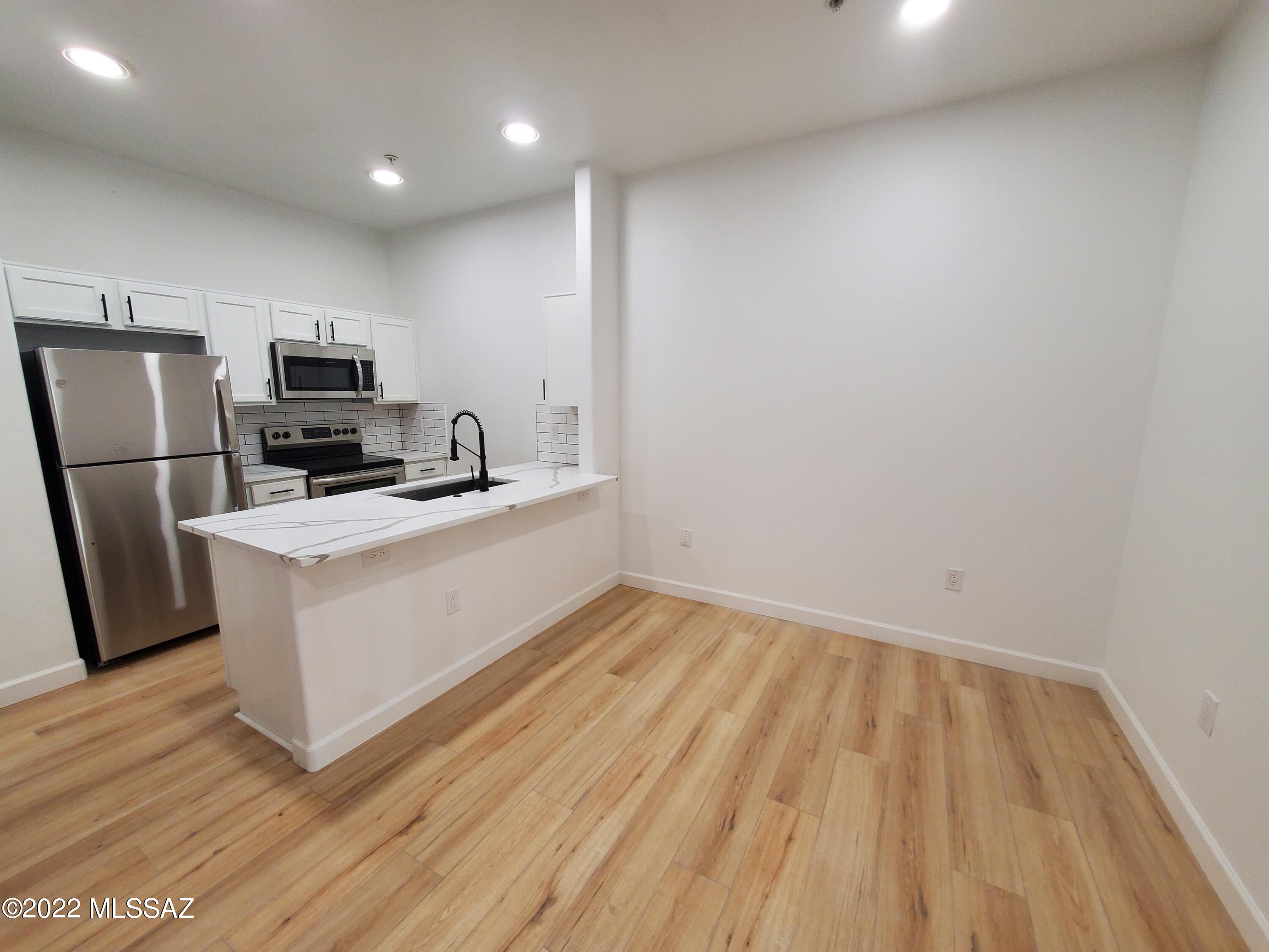 2018 E River Road Unit: 101