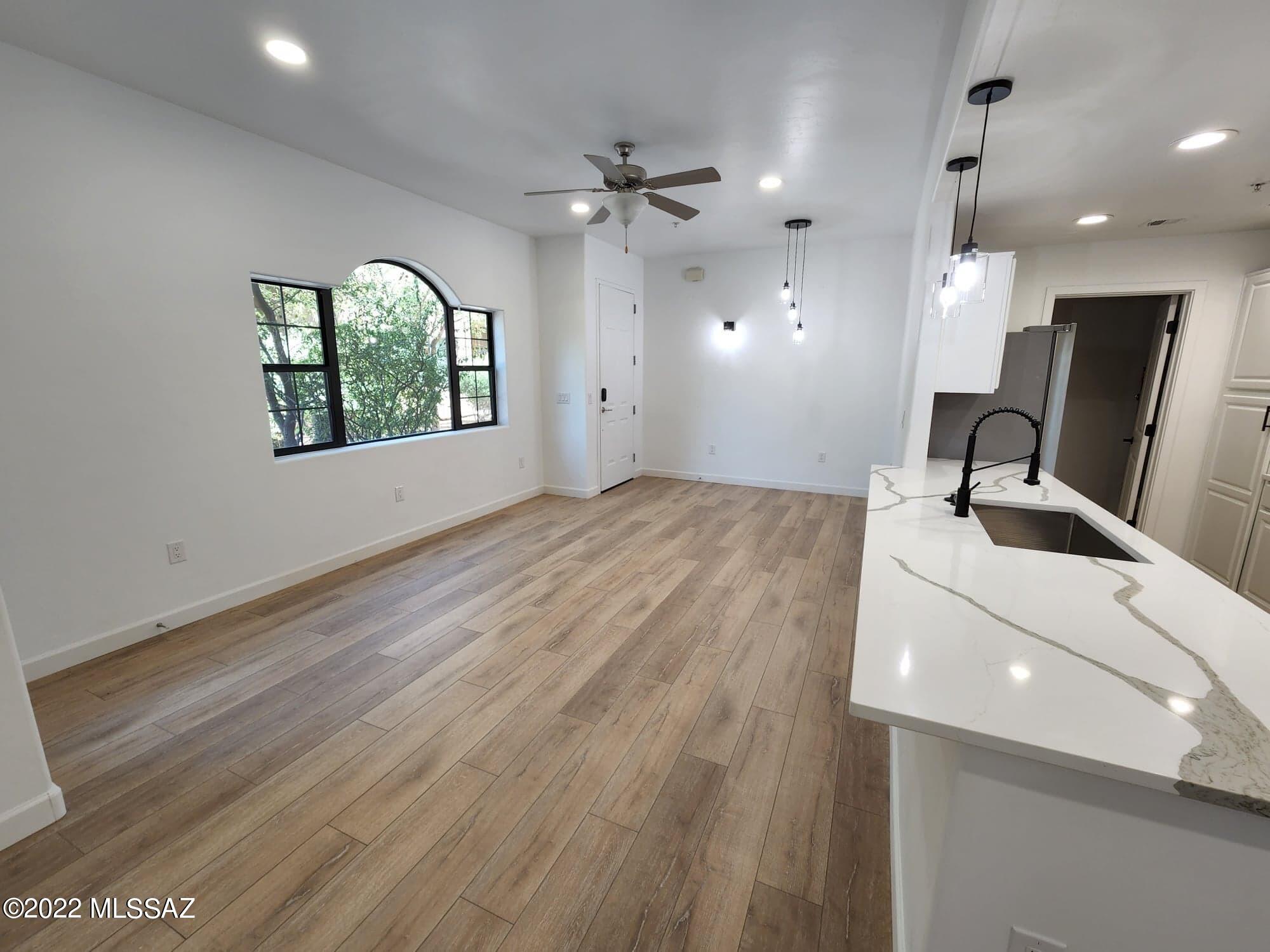 2016 E River Road Unit: 105