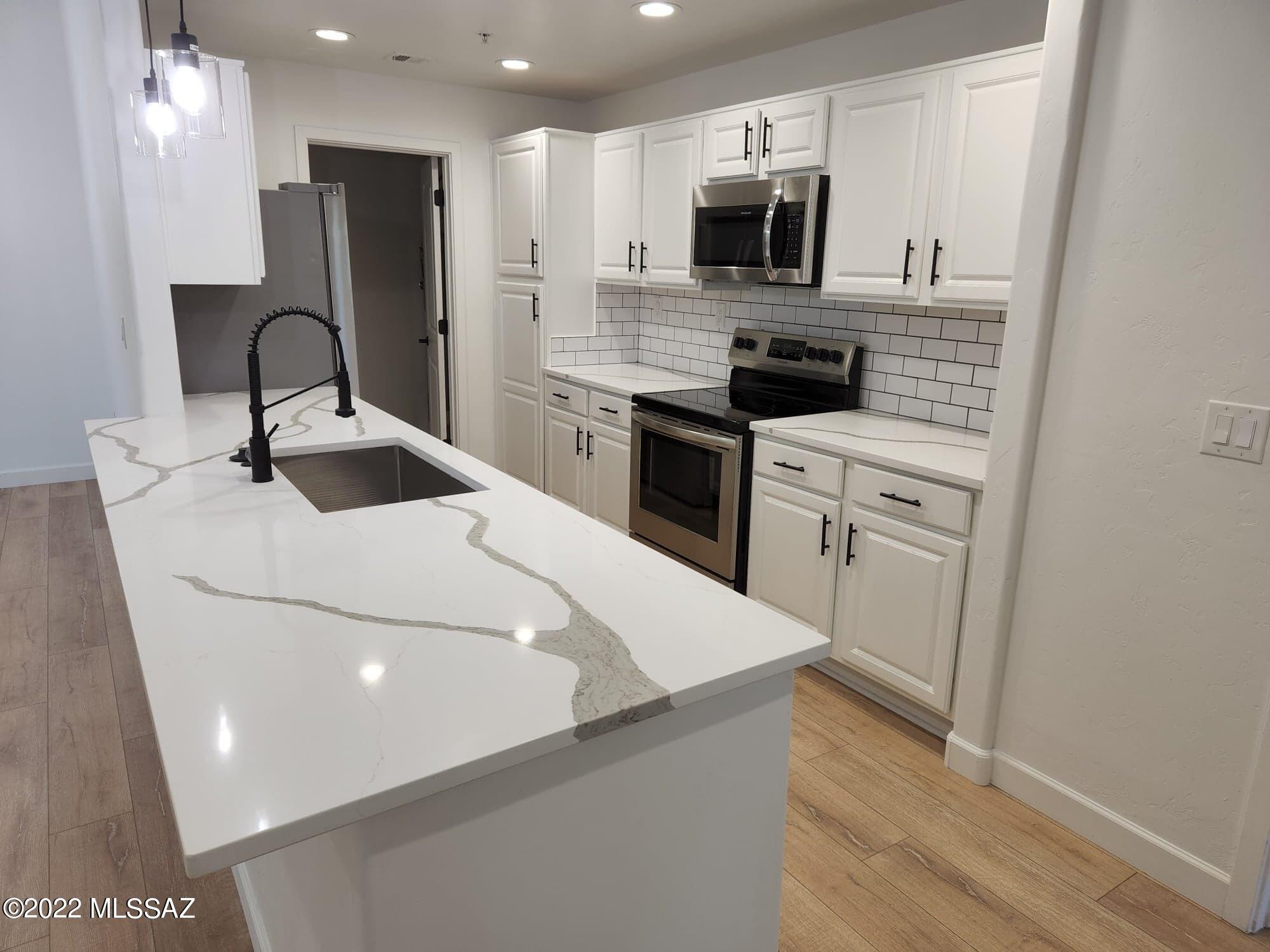 2016 E River Road Unit: 105
