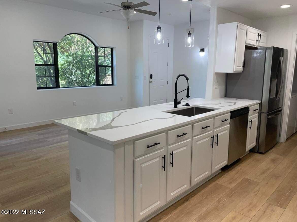 2016 E River Road Unit: 105