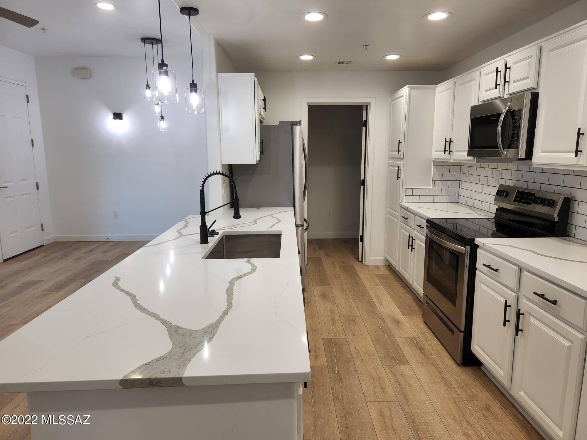 2016 E River Road Unit: 105