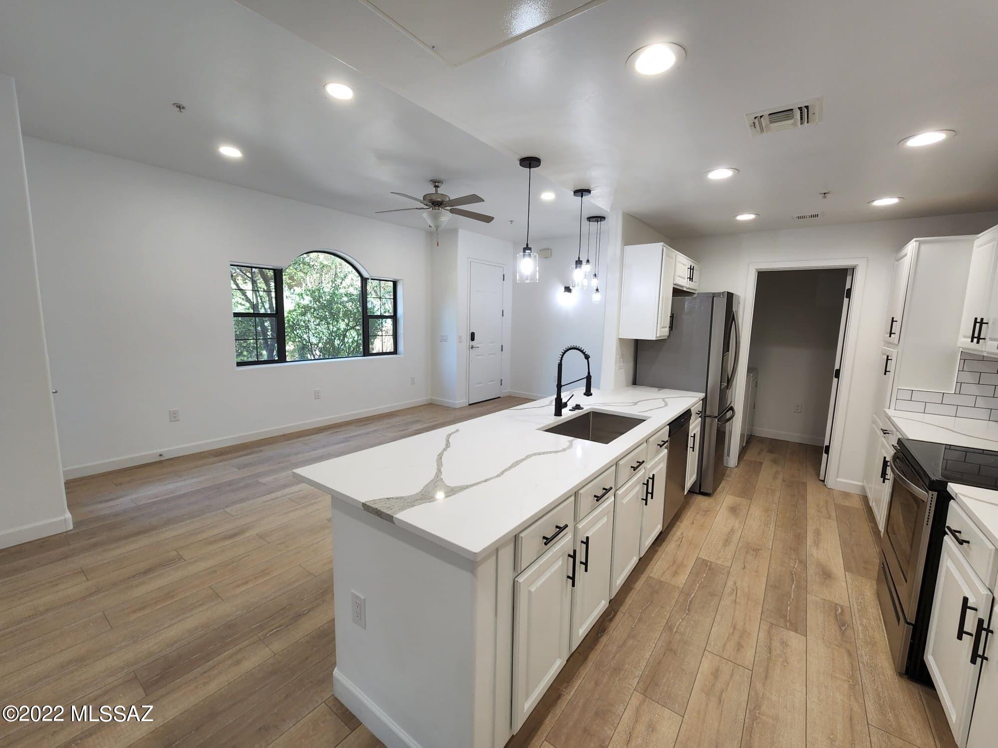 2016 E River Road Unit: 105