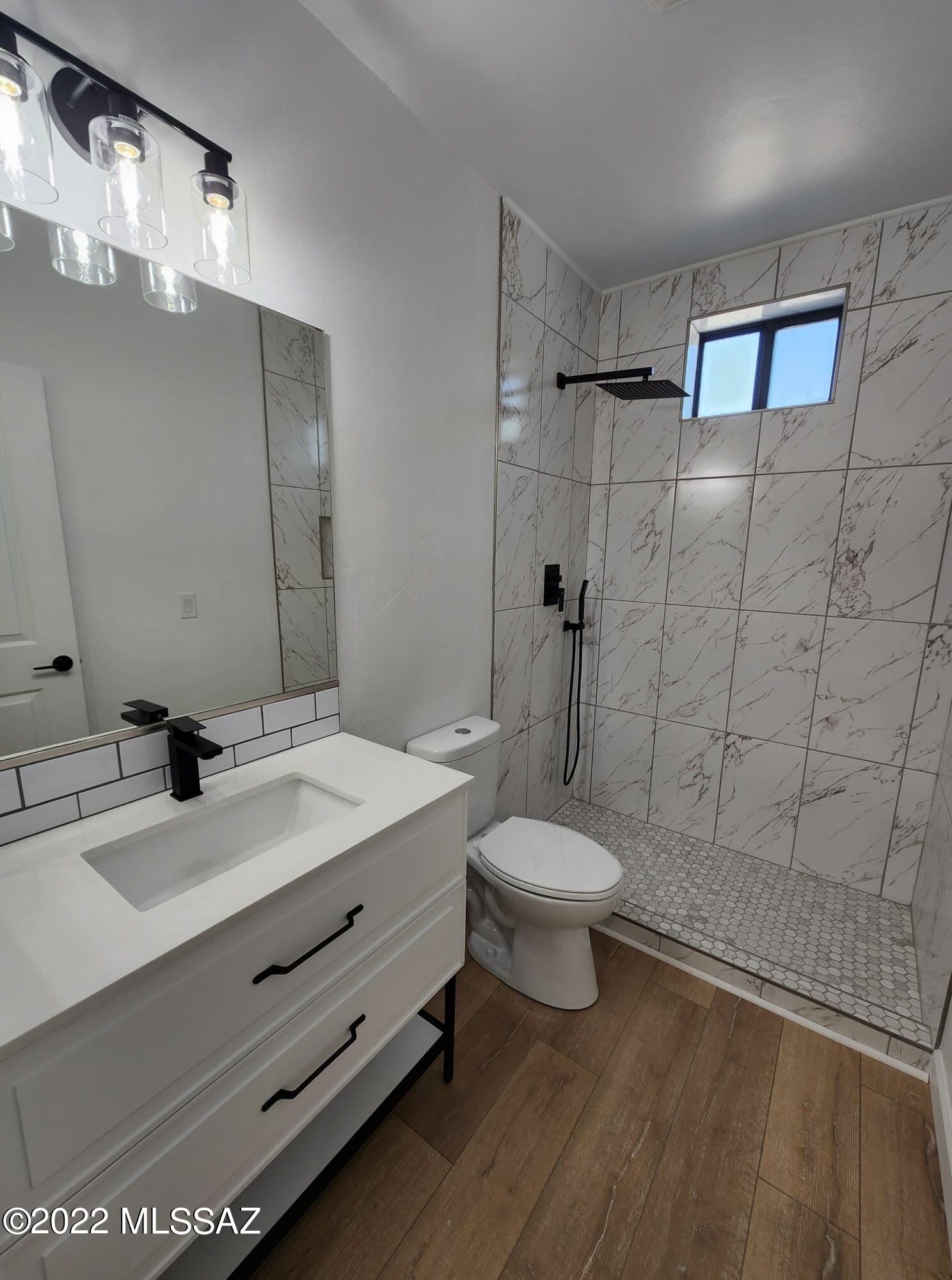 2016 E River Road Unit: 105