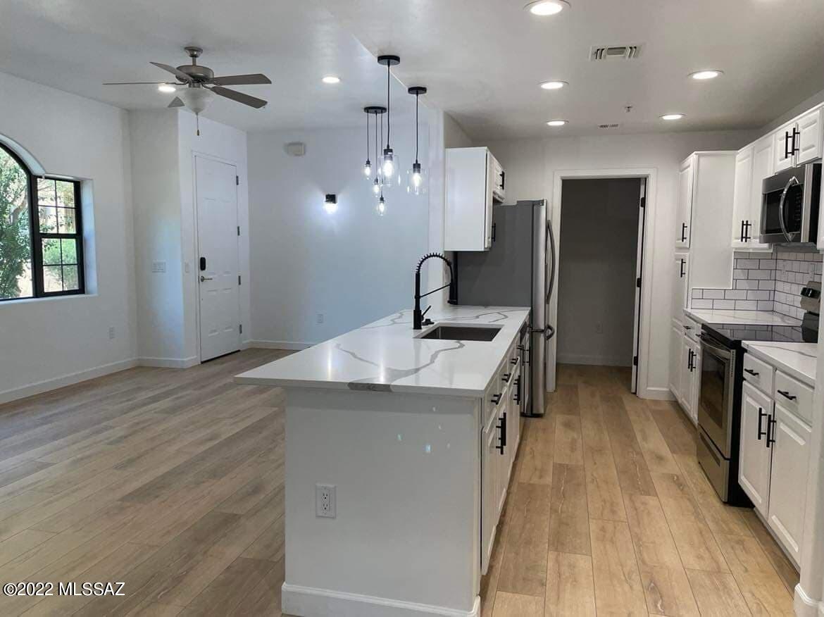 2016 E River Road Unit: 105