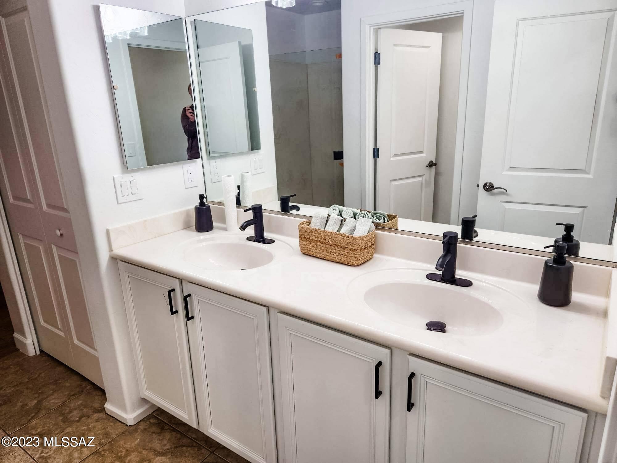2028 E River Road Unit: 100