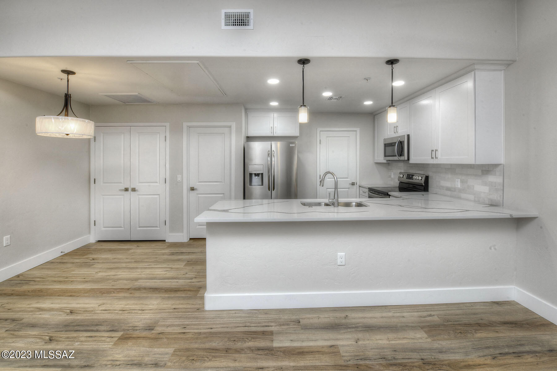 2042 E River Road Unit: 204