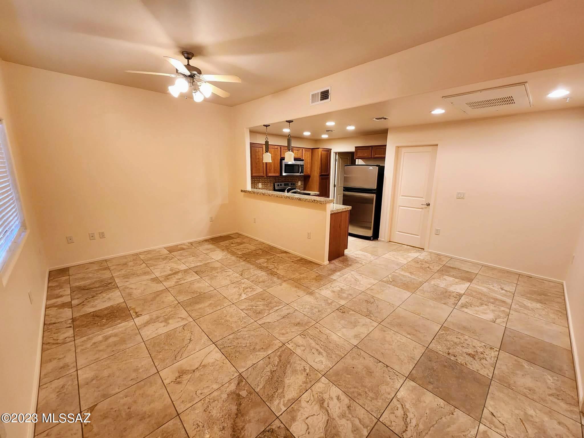 2016 E River Road Unit: 101