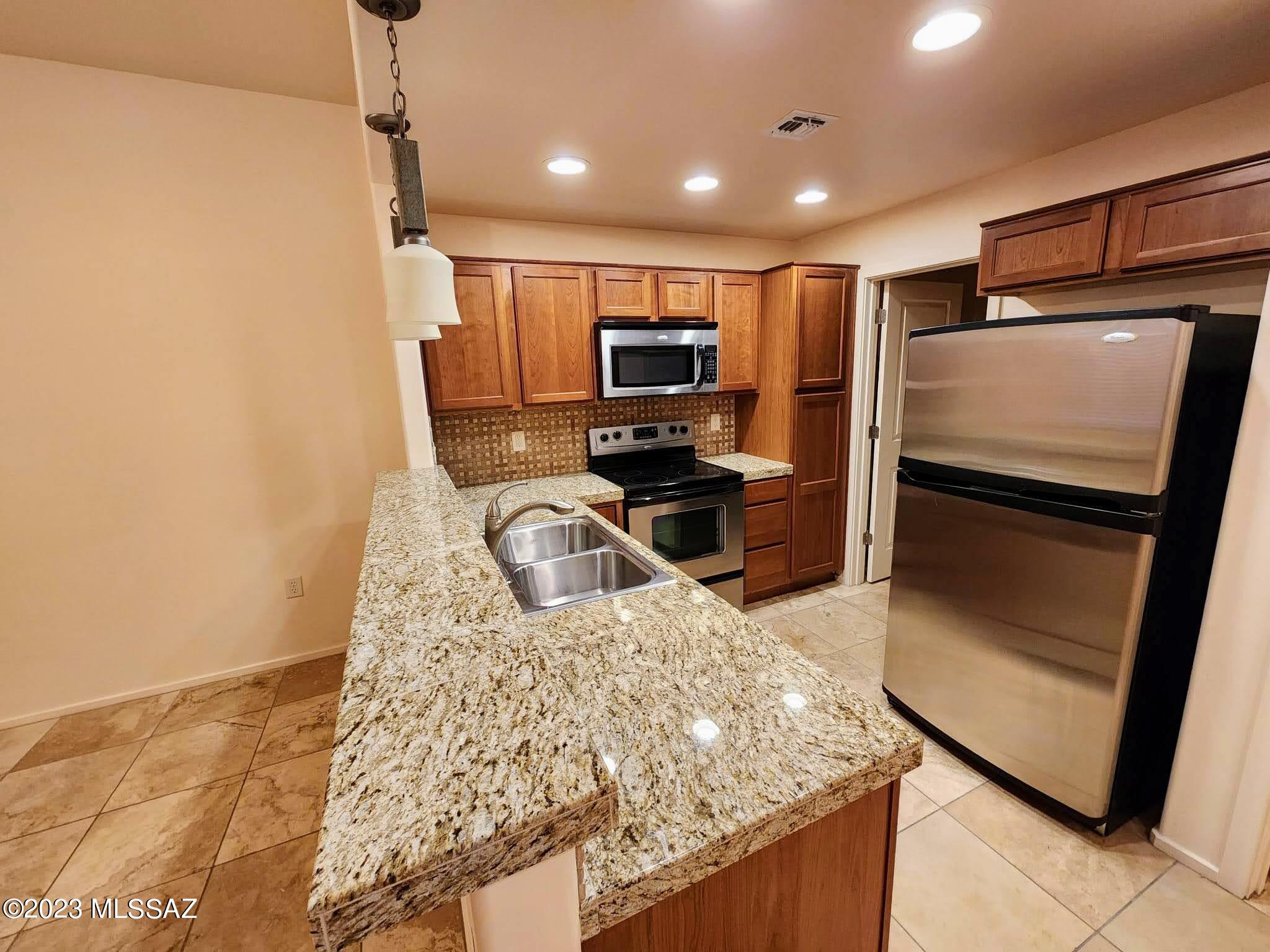 2016 E River Road Unit: 101